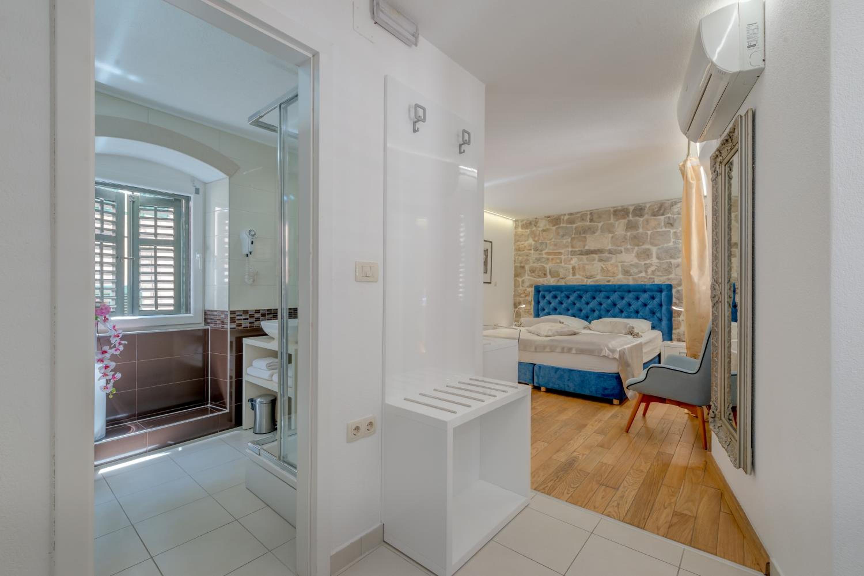 Deluxe Double or Twin Room photo 2