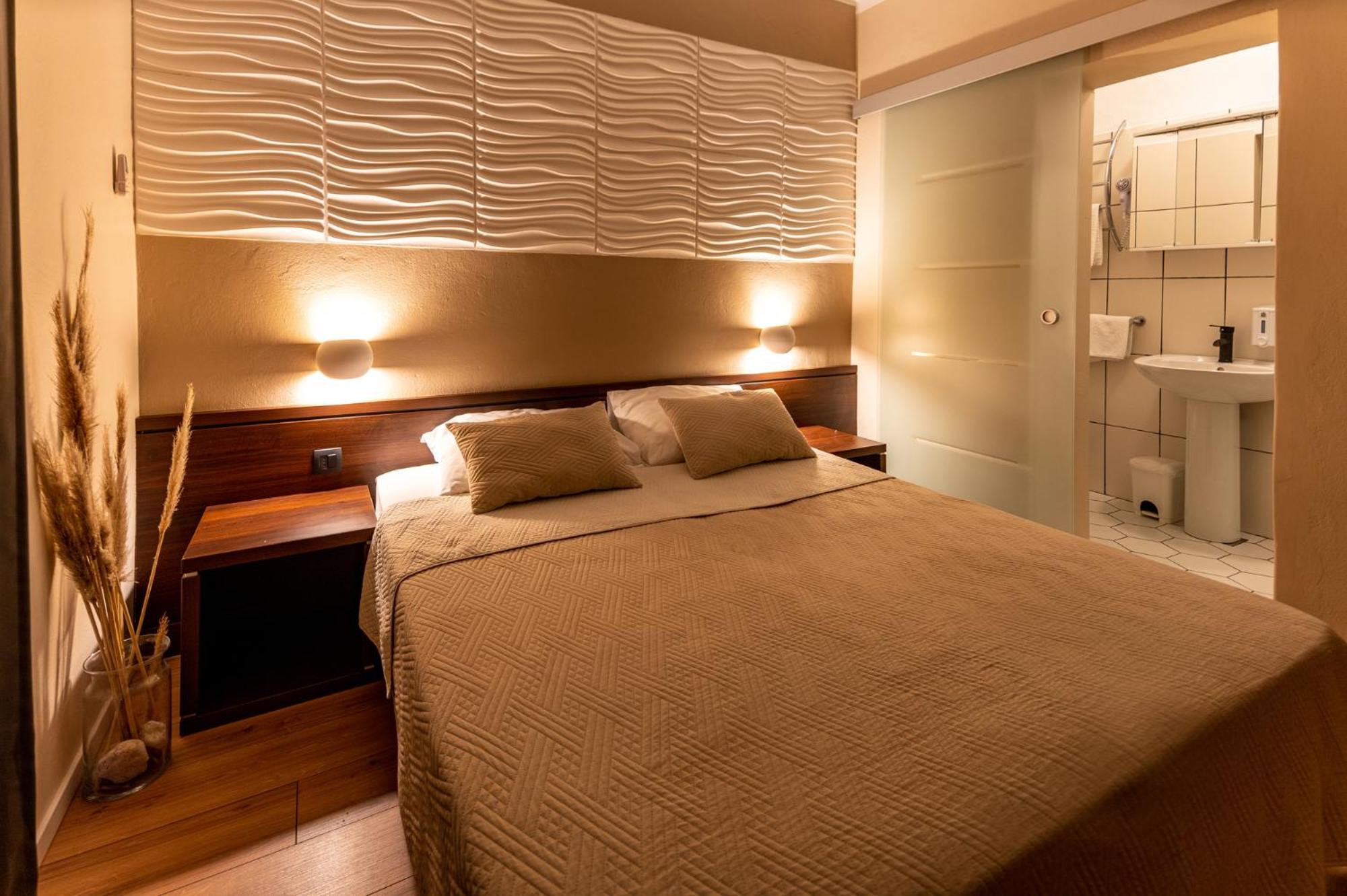 Small Double Room with Balcony photo 3