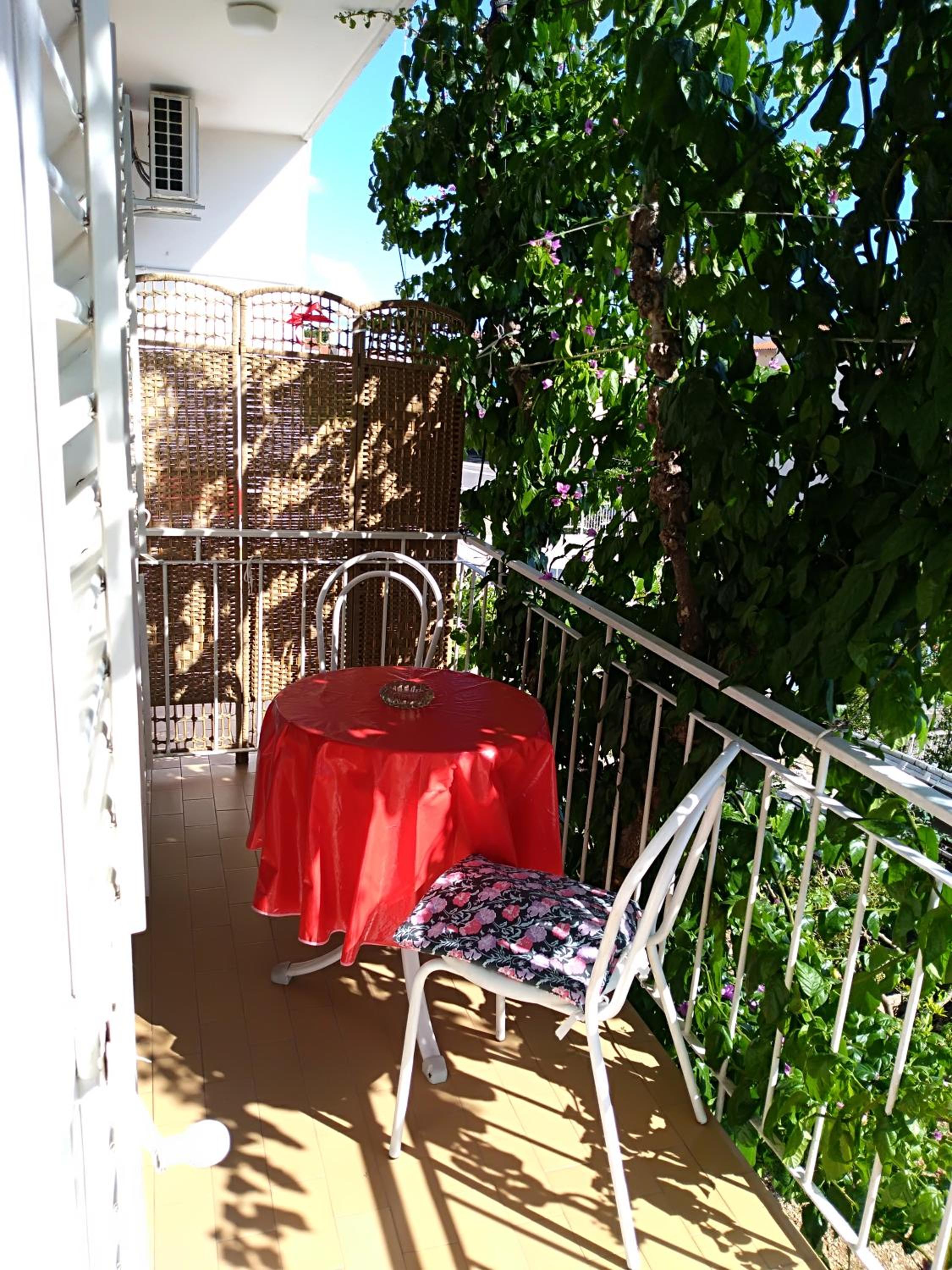 Three-Bedroom Apartment with Terrace - Photo 29