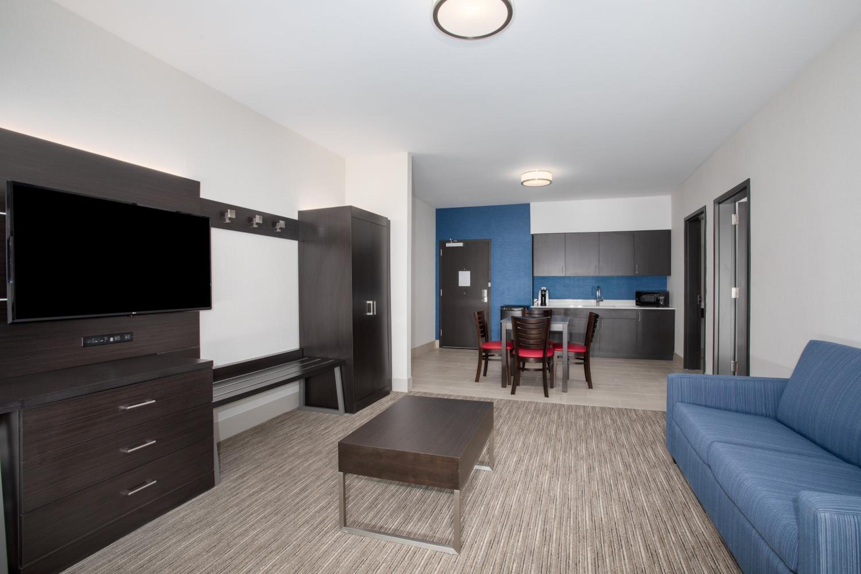 One-Bedroom King Suite - Communications and Mobility Access photo 1