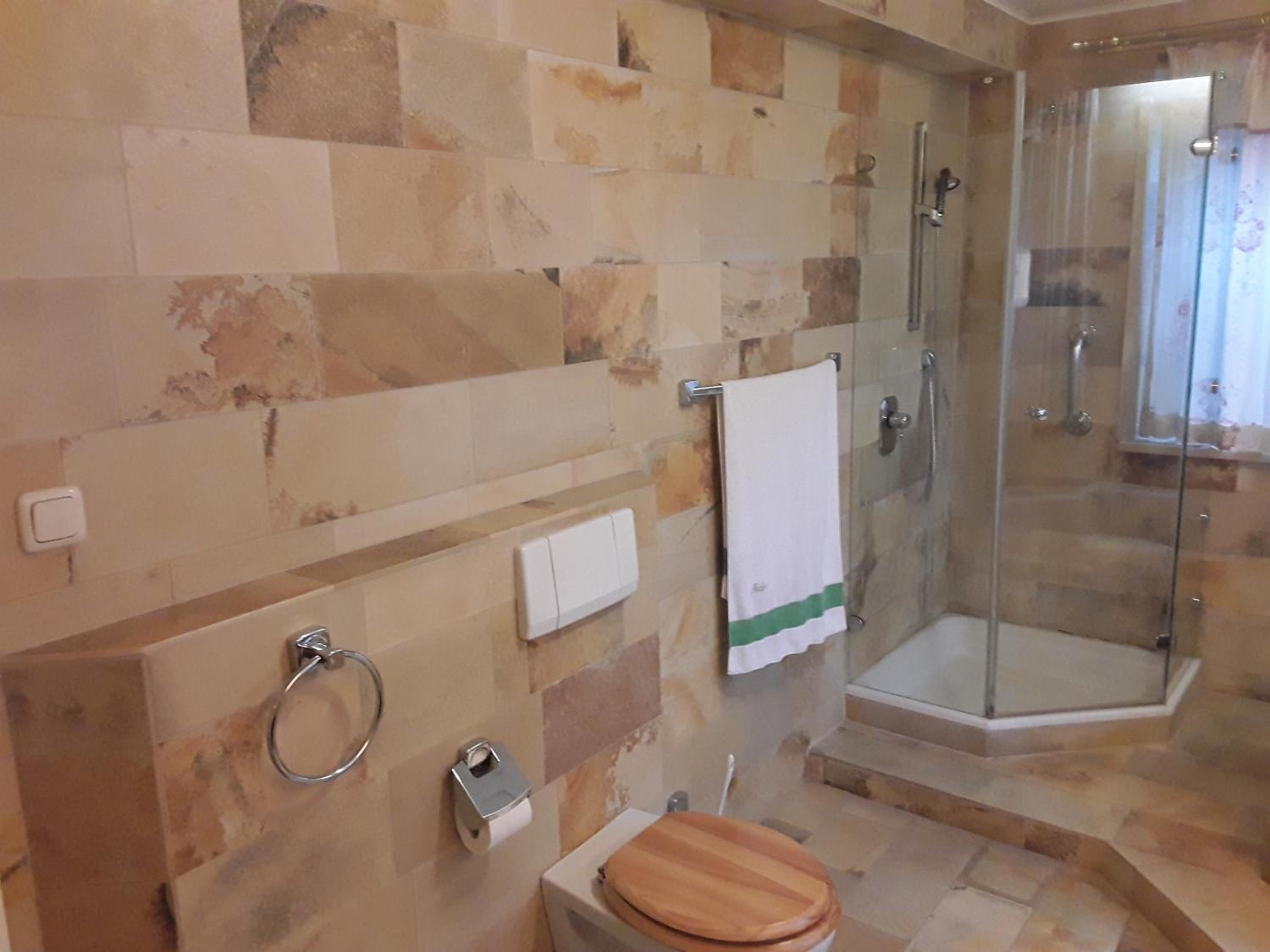 Double Room with Spa Bath - Photo 4