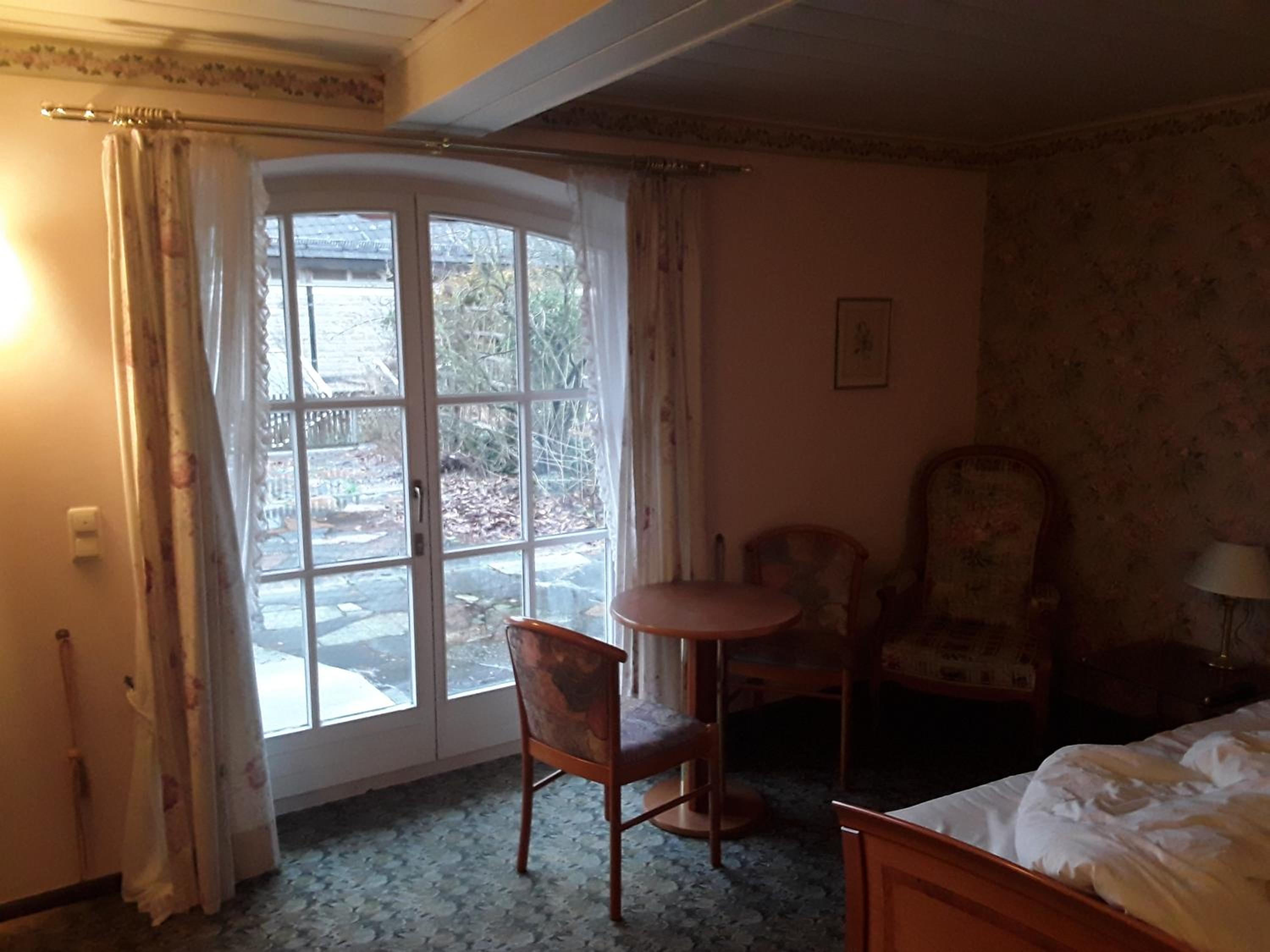 Double Room with Spa Bath - Photo 3