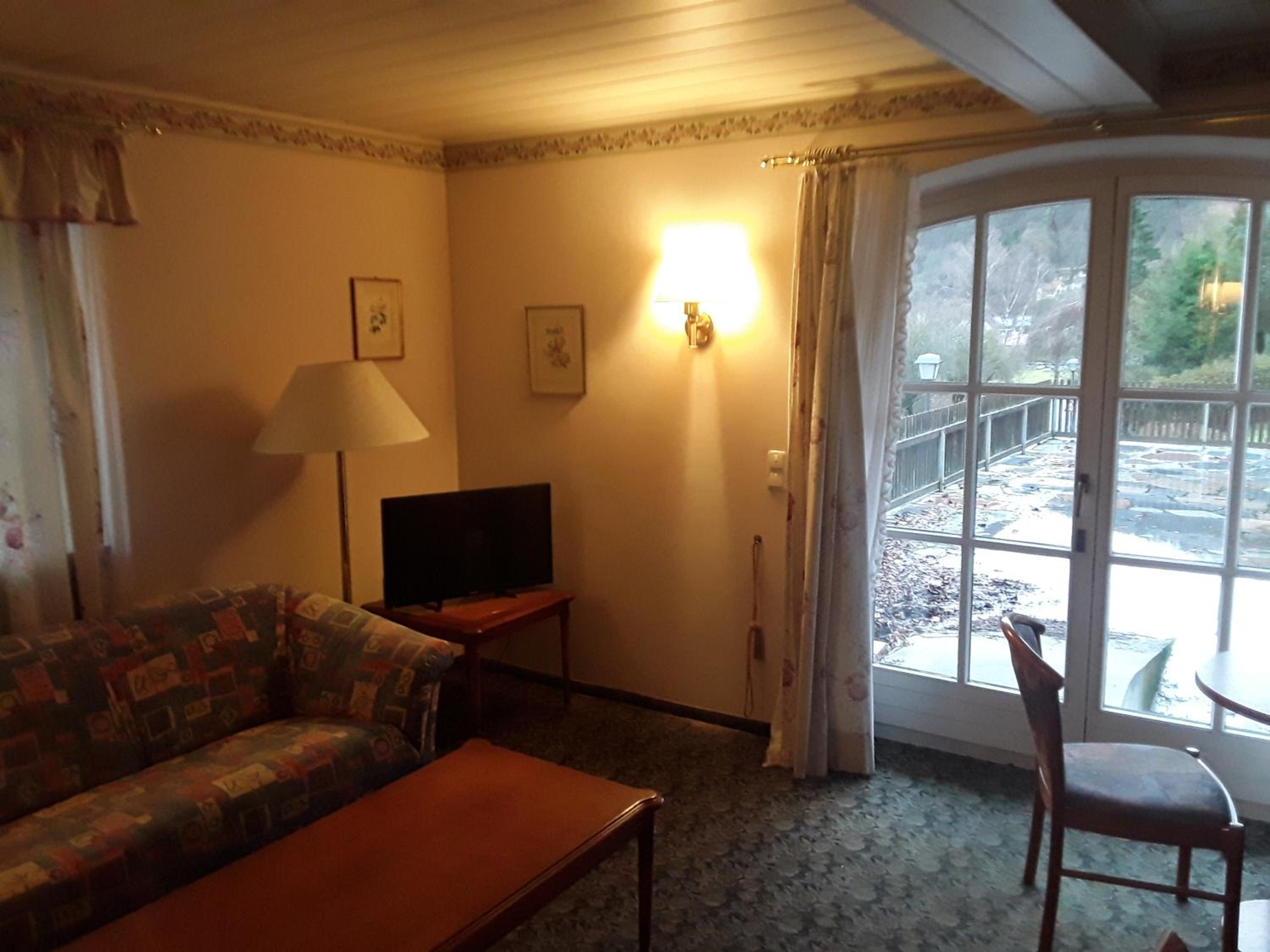 Double Room with Spa Bath - Photo 2
