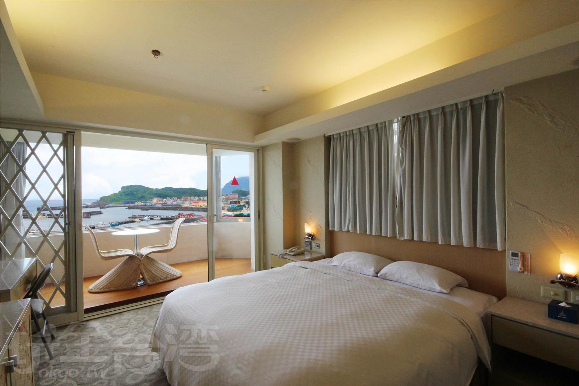 Deluxe Double Room with Balcony and Sea View photo 3