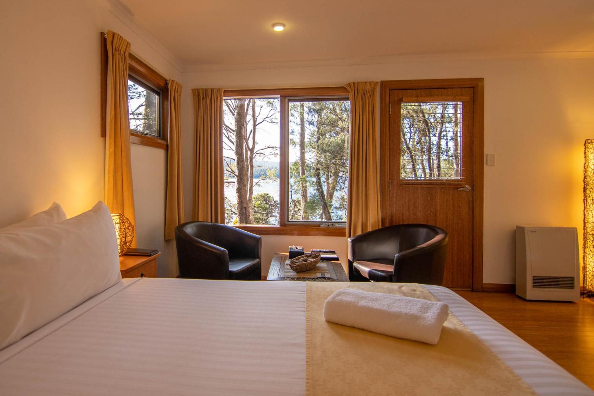 Double or Twin Room - Lake Side photo 1