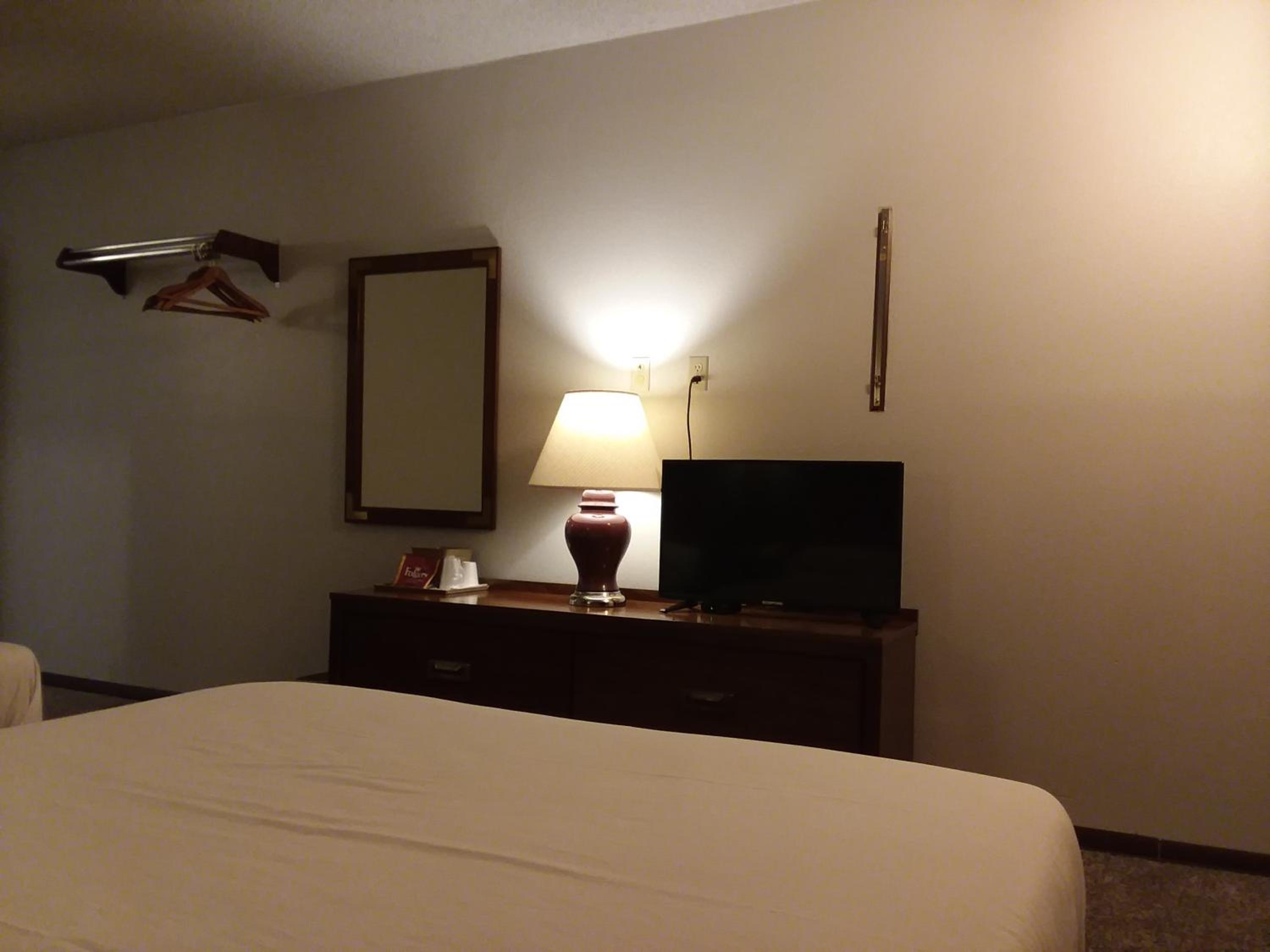 Deluxe King Suite - Photo 2