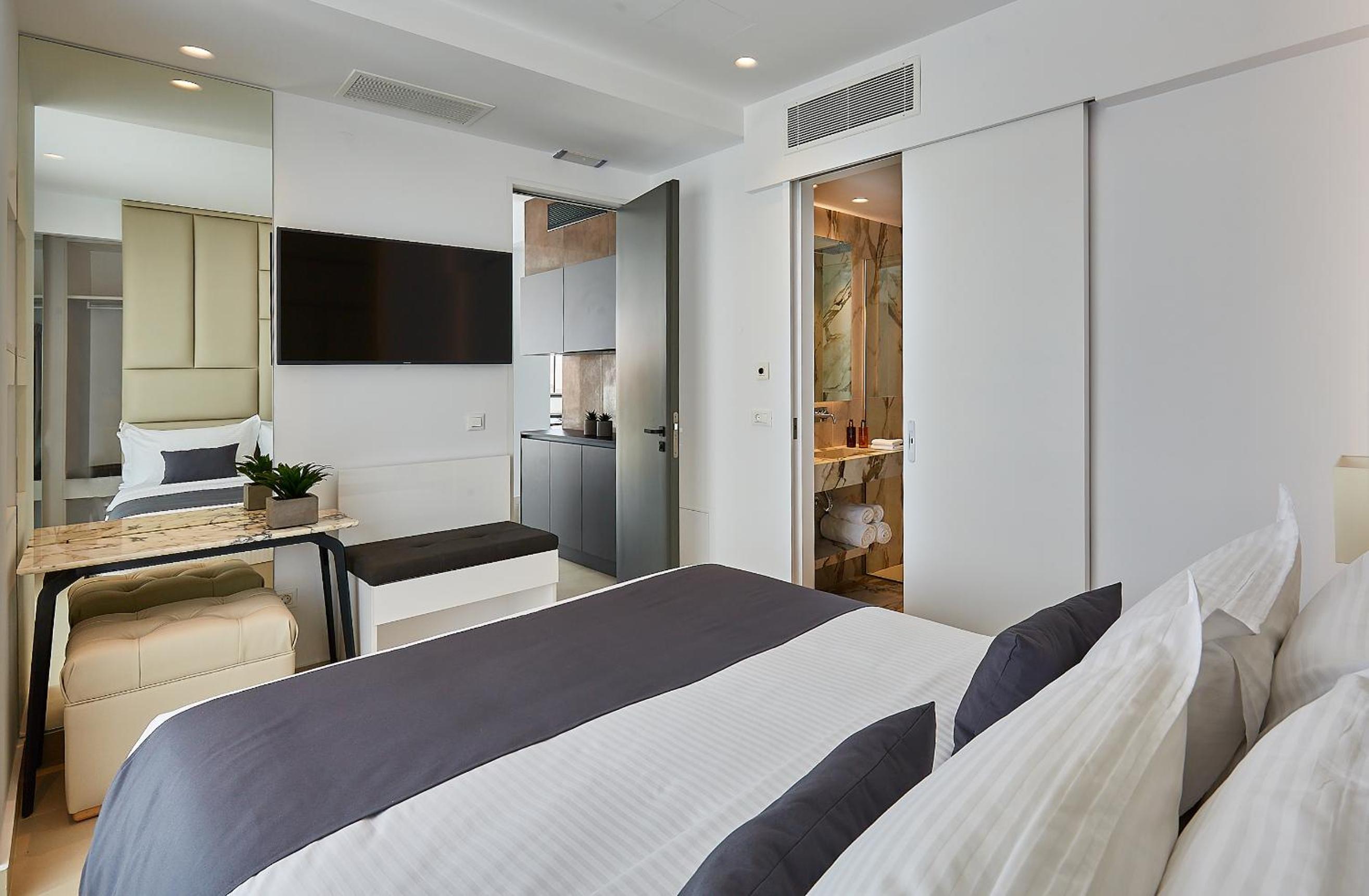 Executive Two-Bedroom Apartment photo 2