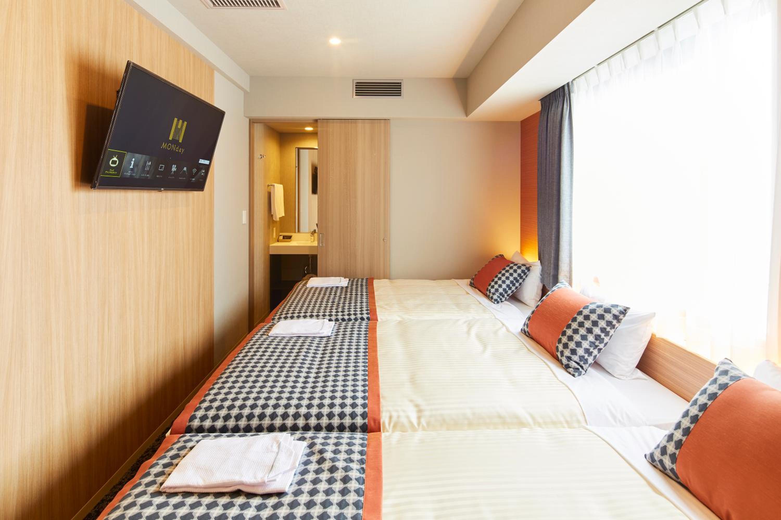 Standard Twin Room with Extra Bed photo 2