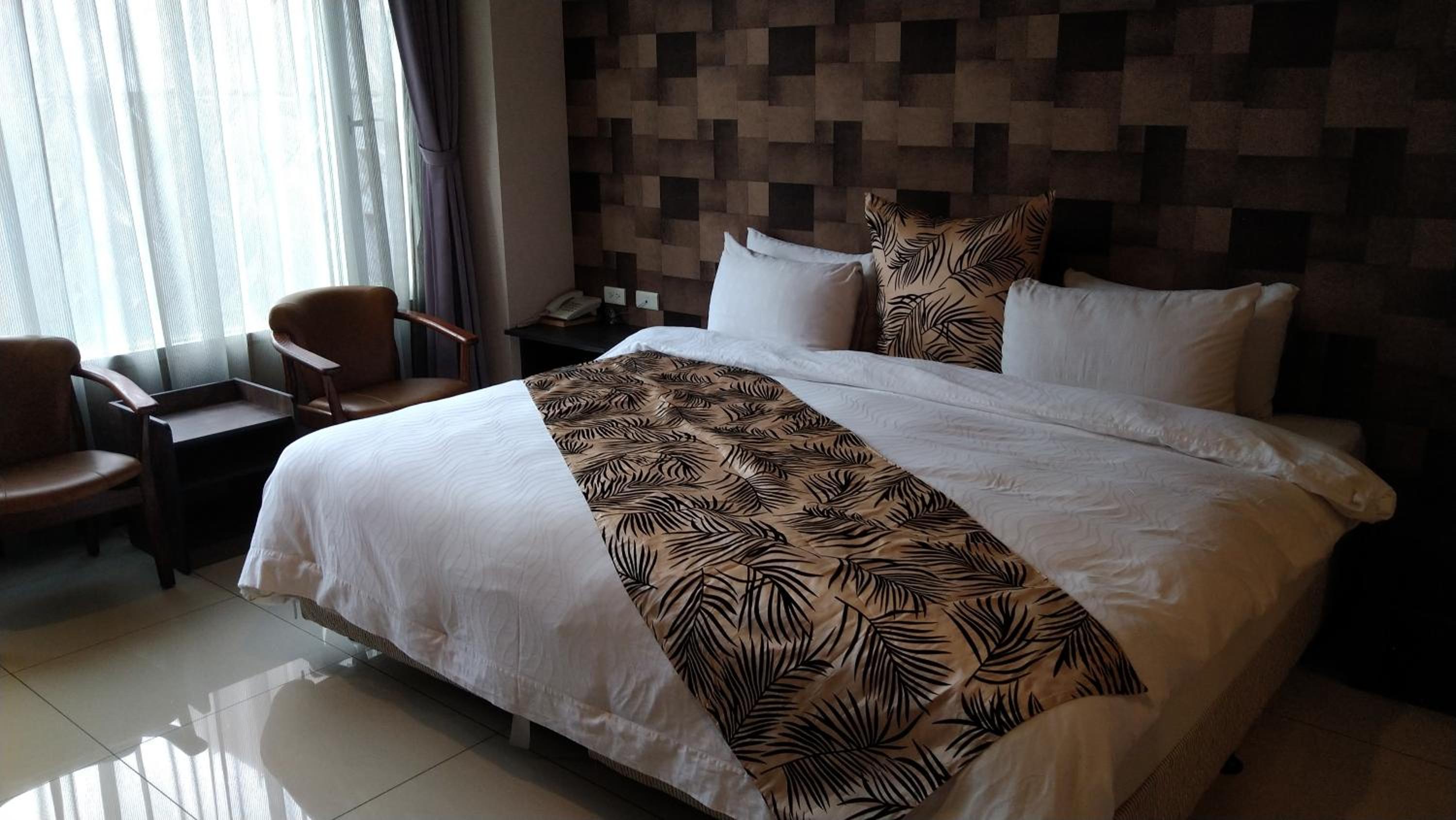 Deluxe King Room photo 1