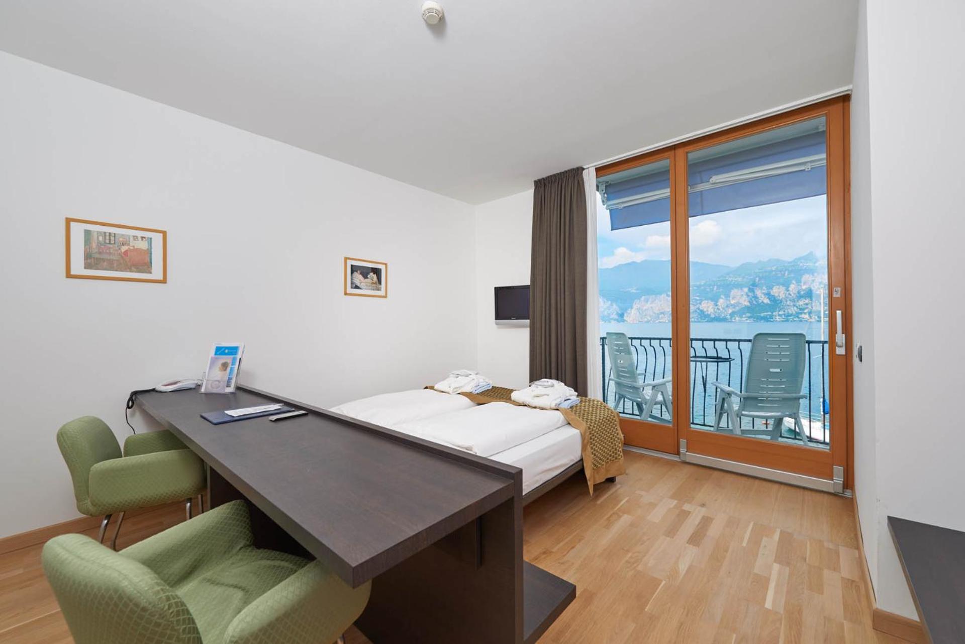 Twin Room with Lake View photo 3