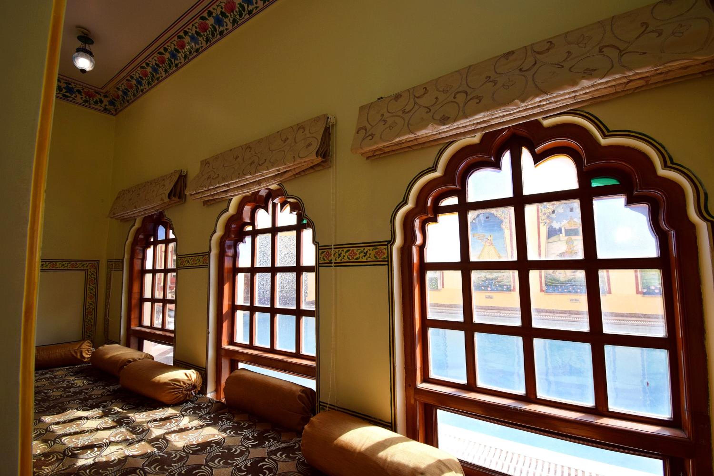 Royal Suite: Free pickup on arrival from train or bus station. Enjoy a daily Rajasthani dance & music show from 7–9 PM, swimming pool, and a dedicated travel desk to assist with local sightseeing tours, intercity travel arrangements & activities photo 3