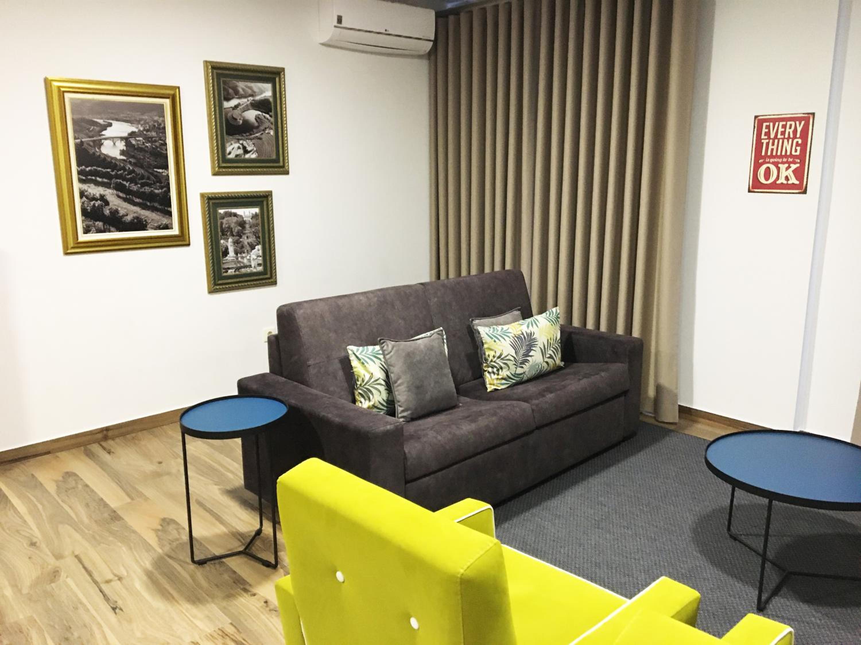 Apartment photo 2
