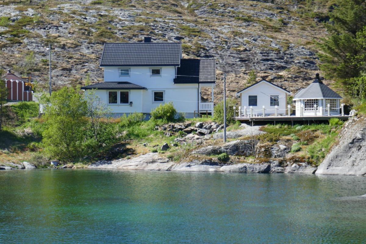 Three-Bedroom House - Photo 37