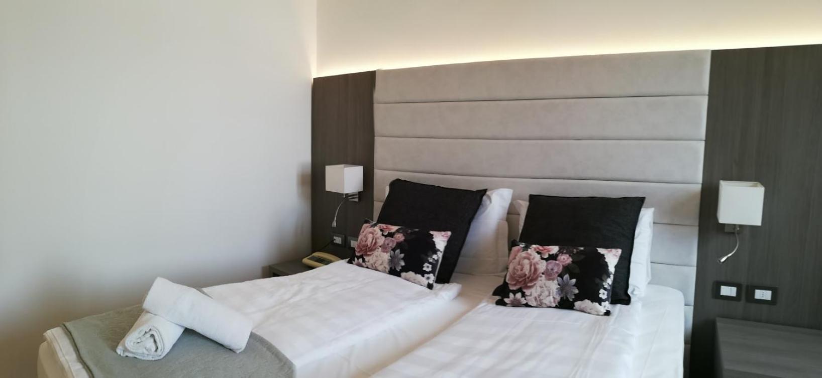 Double Room - Photo 5