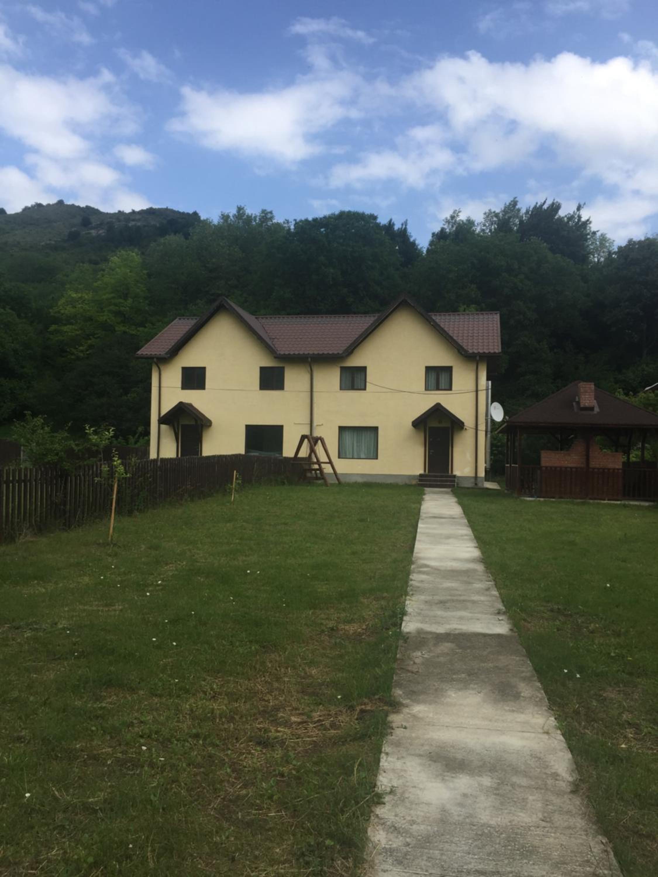 Three-Bedroom House photo 3