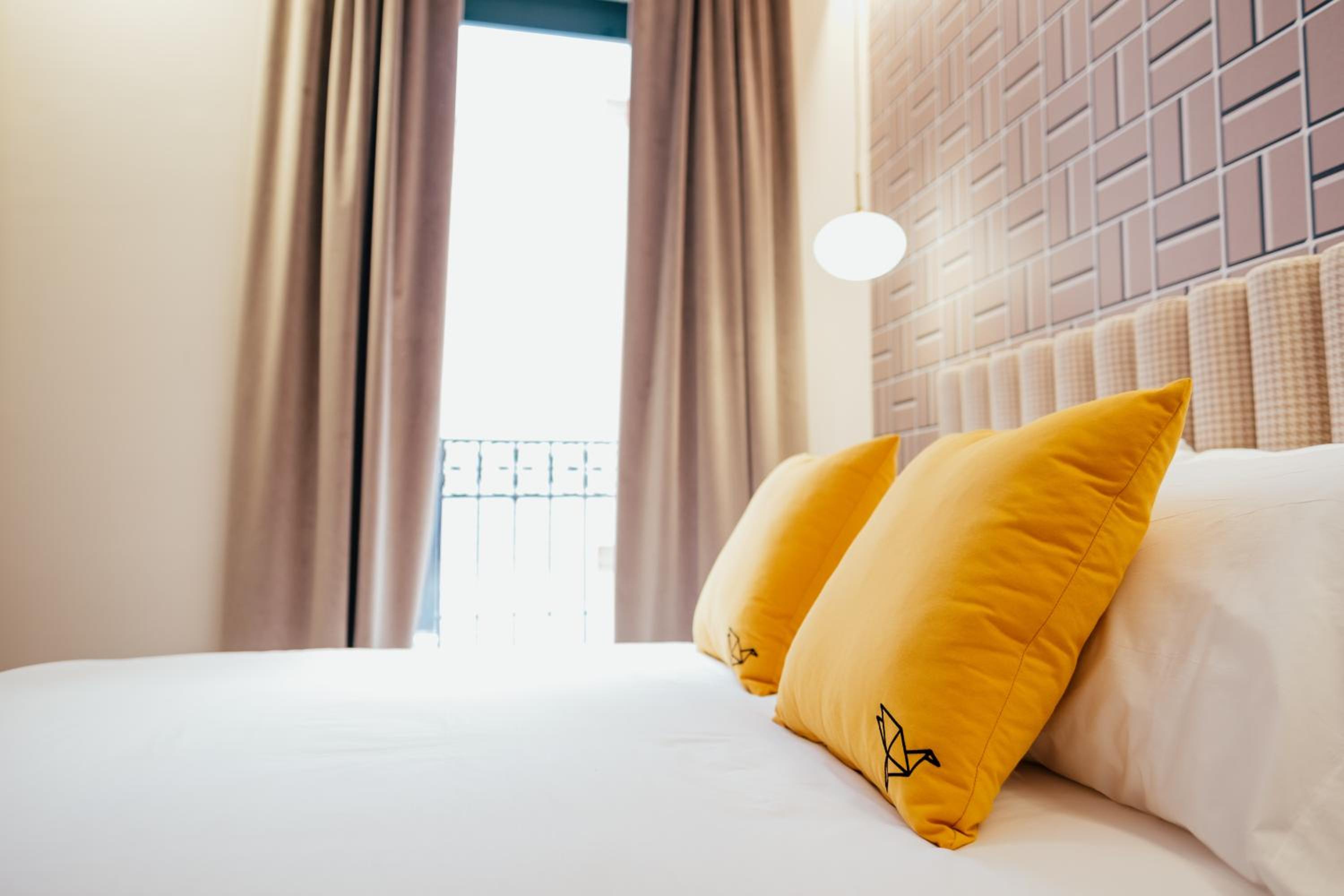 Deluxe Double or Twin Room - Photo 5