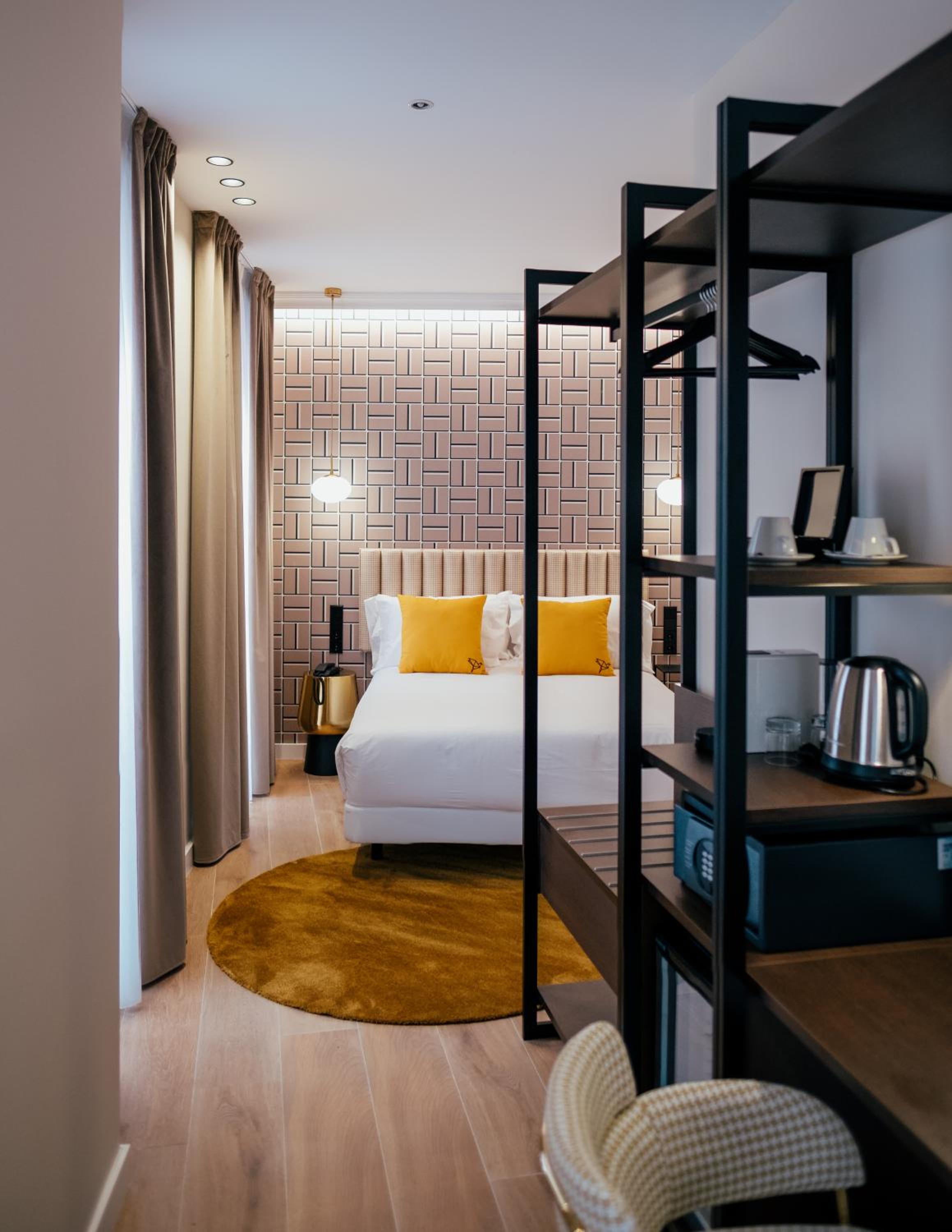 Deluxe Double or Twin Room - Photo 6