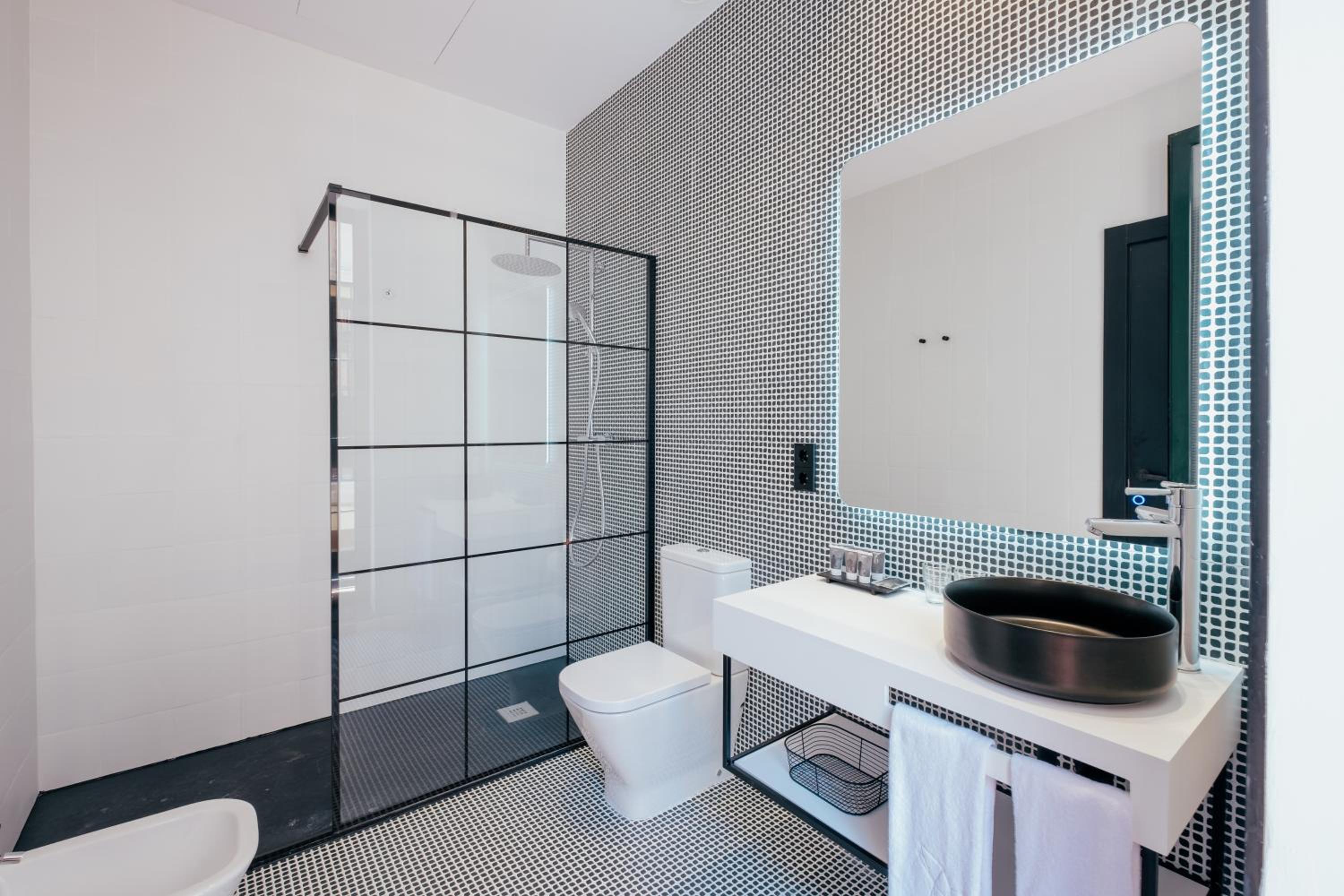 Deluxe Double or Twin Room - Photo 2