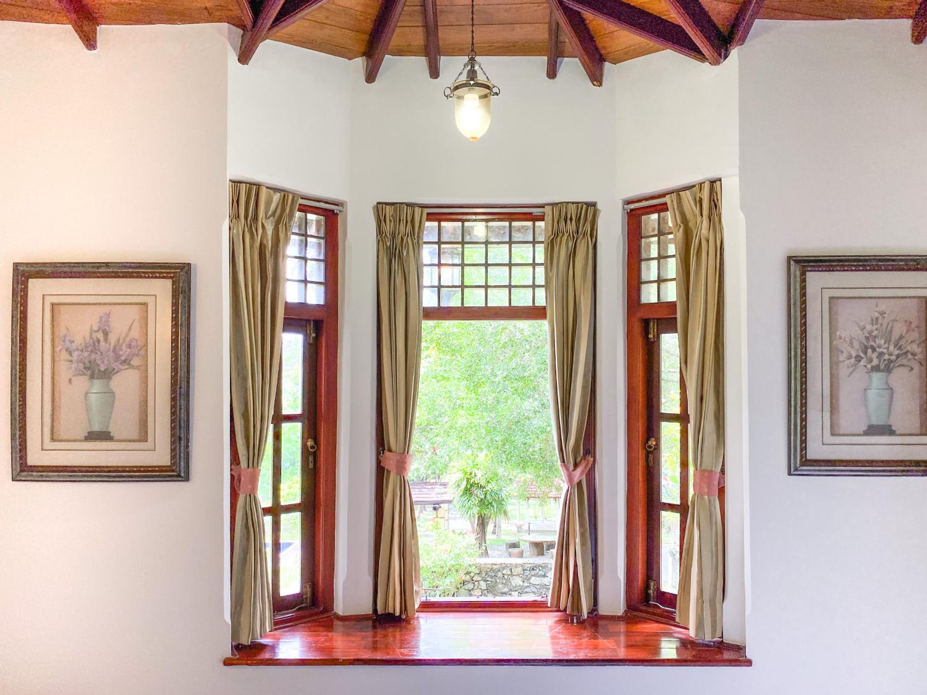 Deluxe Double Room with Complimentary One-Way Airport Transfer (Pickup OR Drop) photo 1