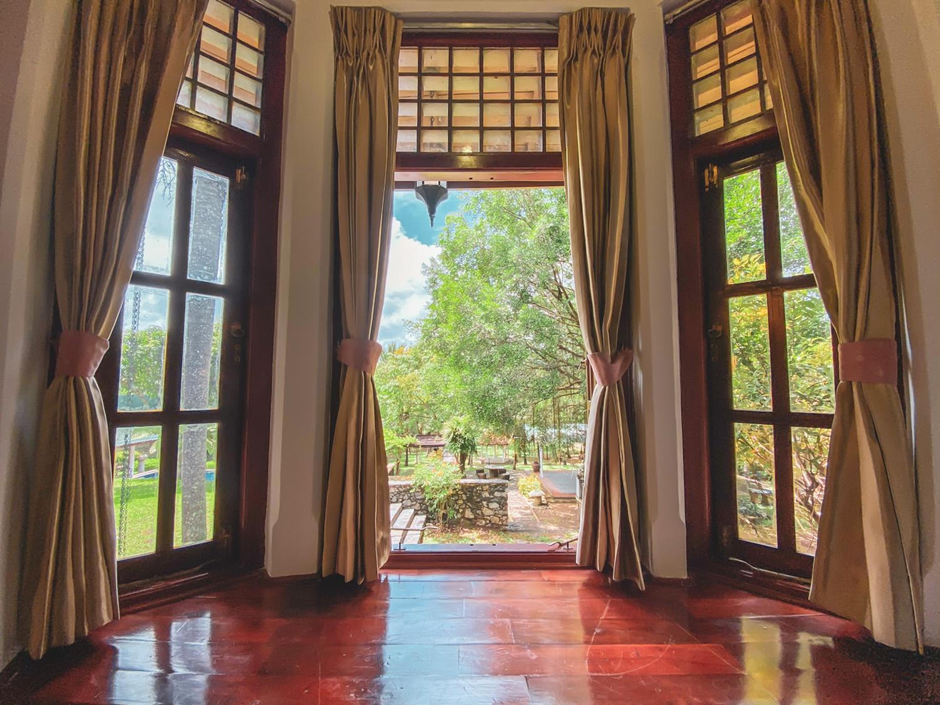 Deluxe Double Room with Complimentary One-Way Airport Transfer (Pickup OR Drop) photo 2