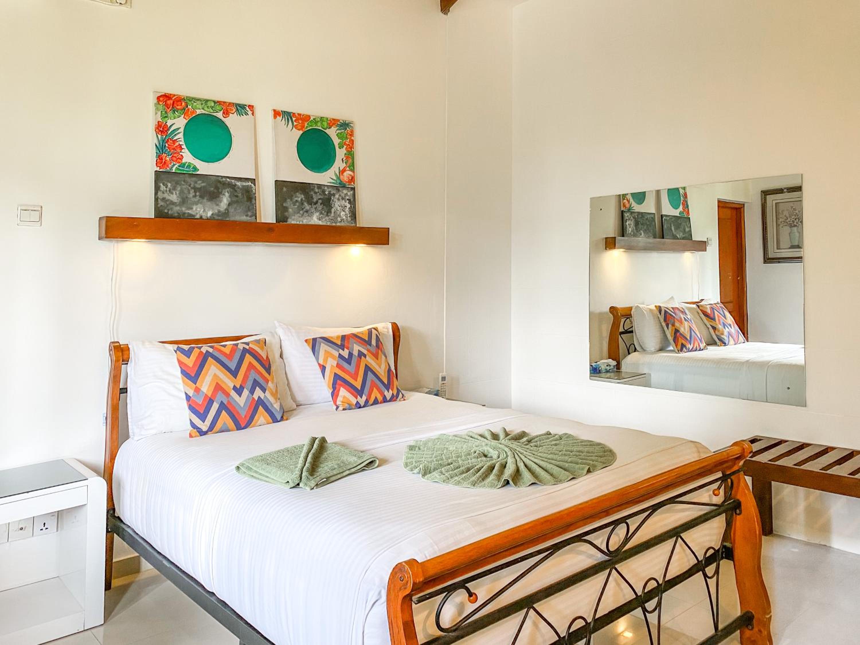 Deluxe Double Room with Complimentary One-Way Airport Transfer (Pickup OR Drop) photo 3