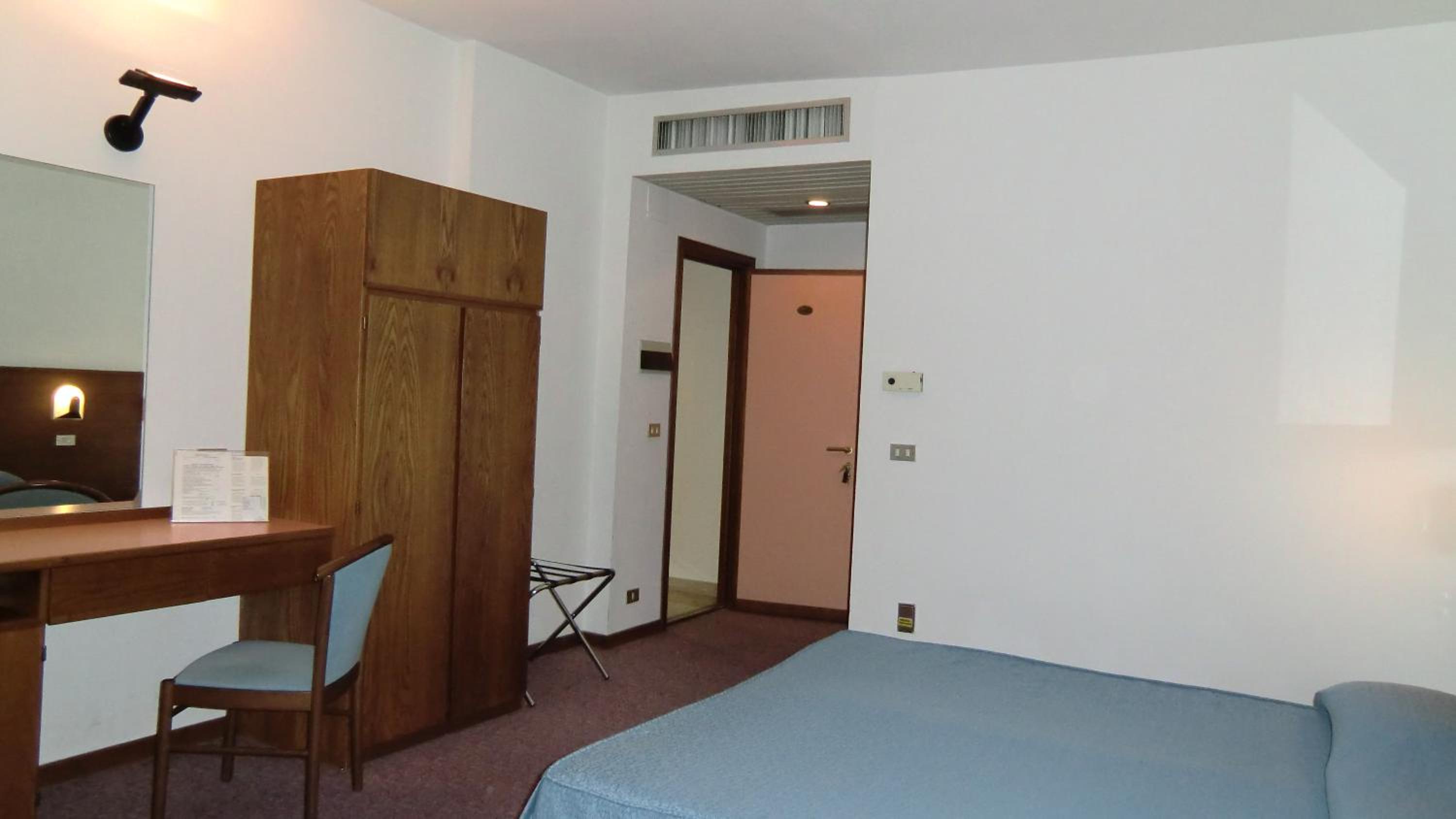 Double or Twin Room - Photo 1