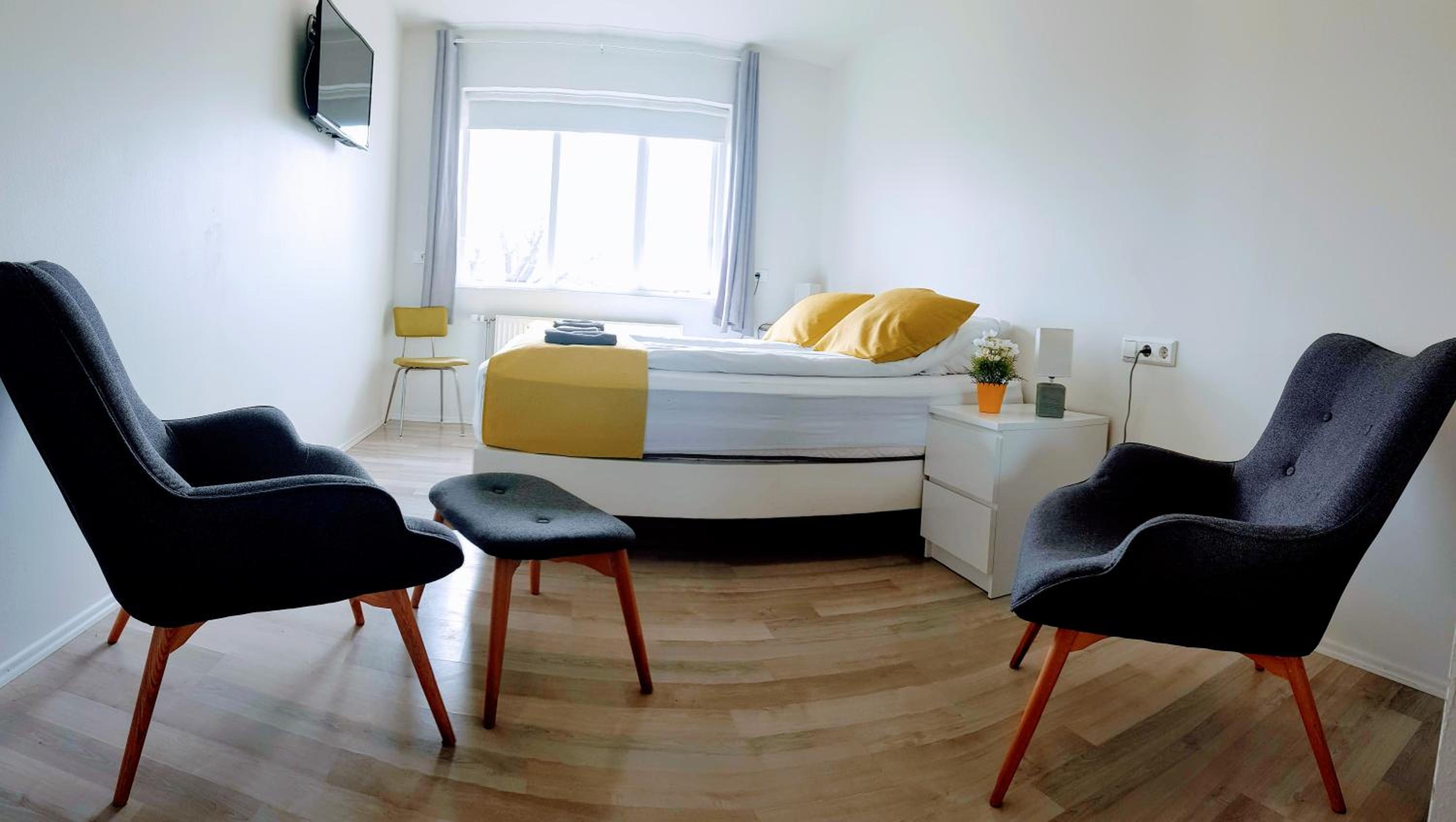 Double or Twin Room with Private Bathroom - Photo 3