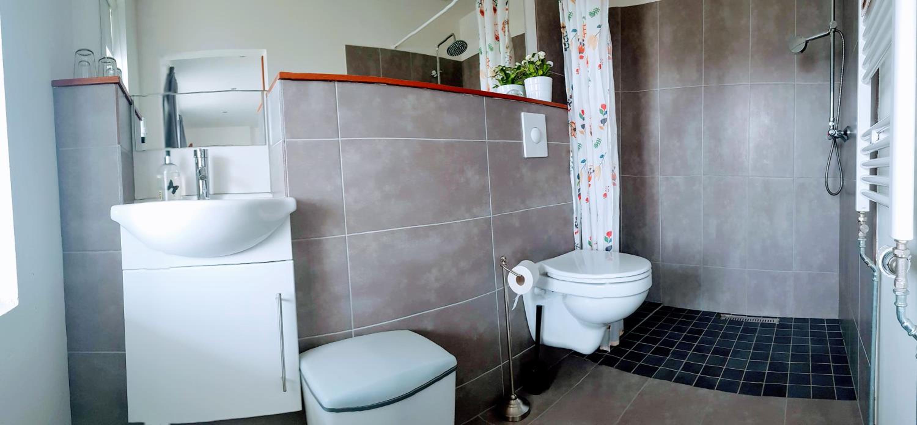 Double or Twin Room with Private Bathroom - Photo 2