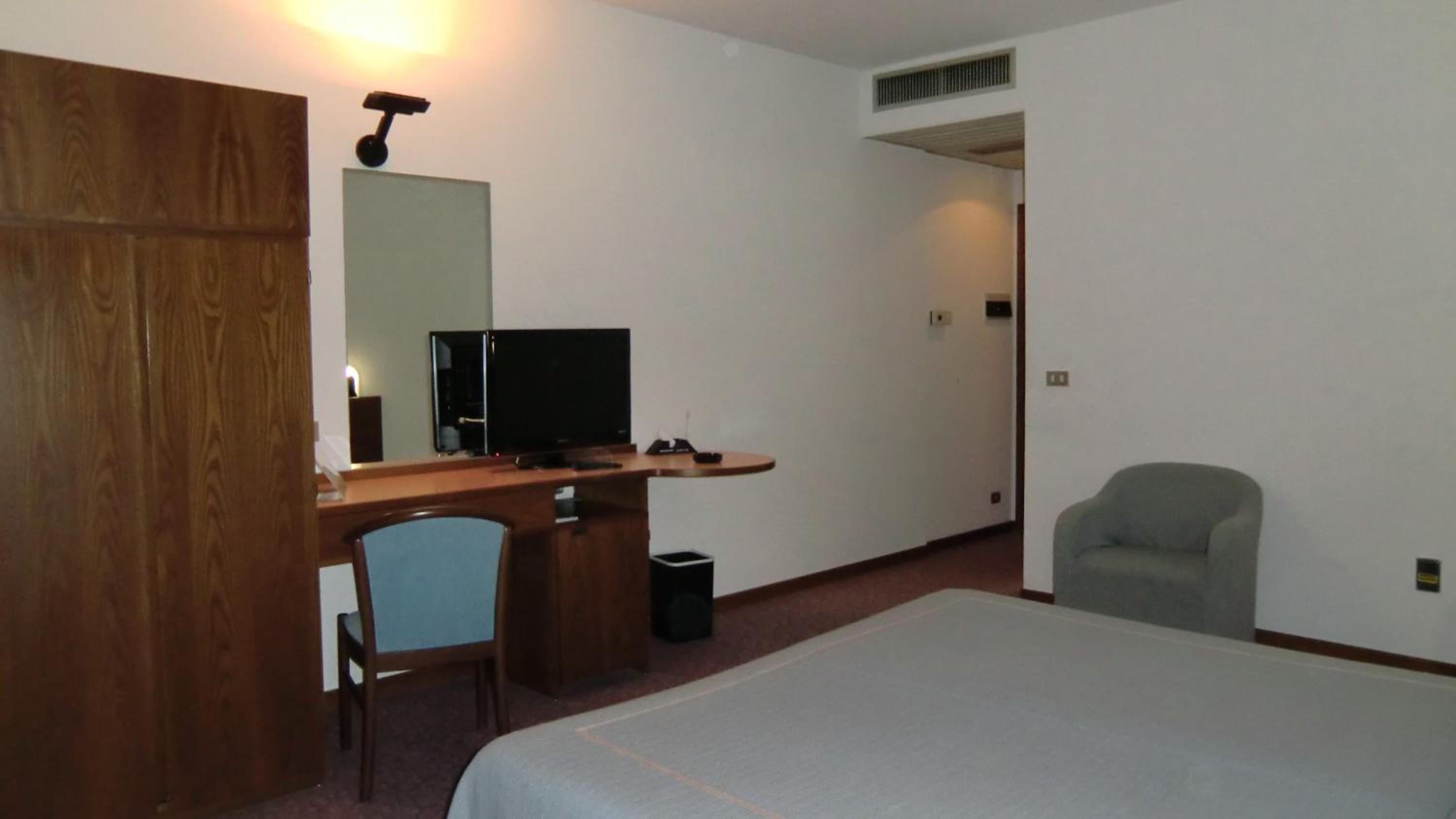 Double or Twin Room - Photo 2