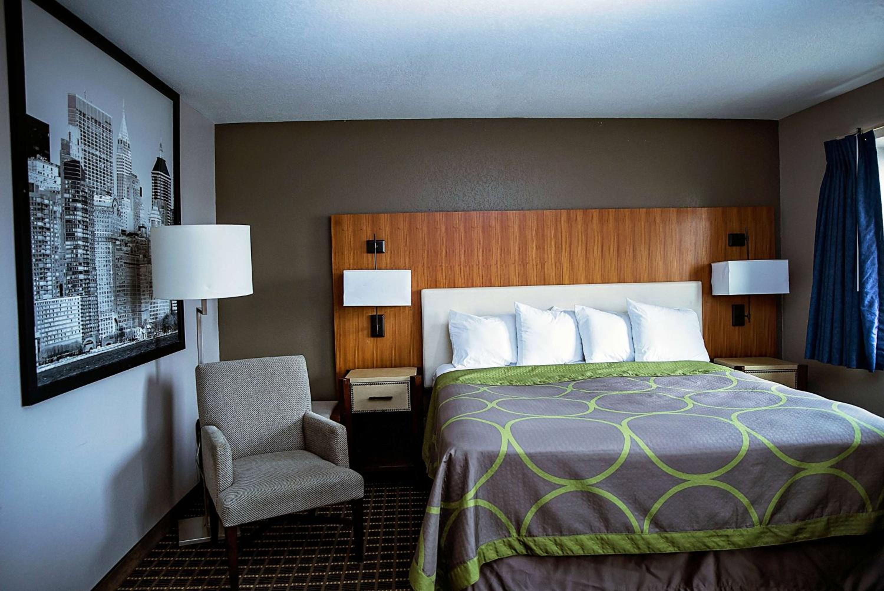 King Room - Non-Smoking - Photo 1