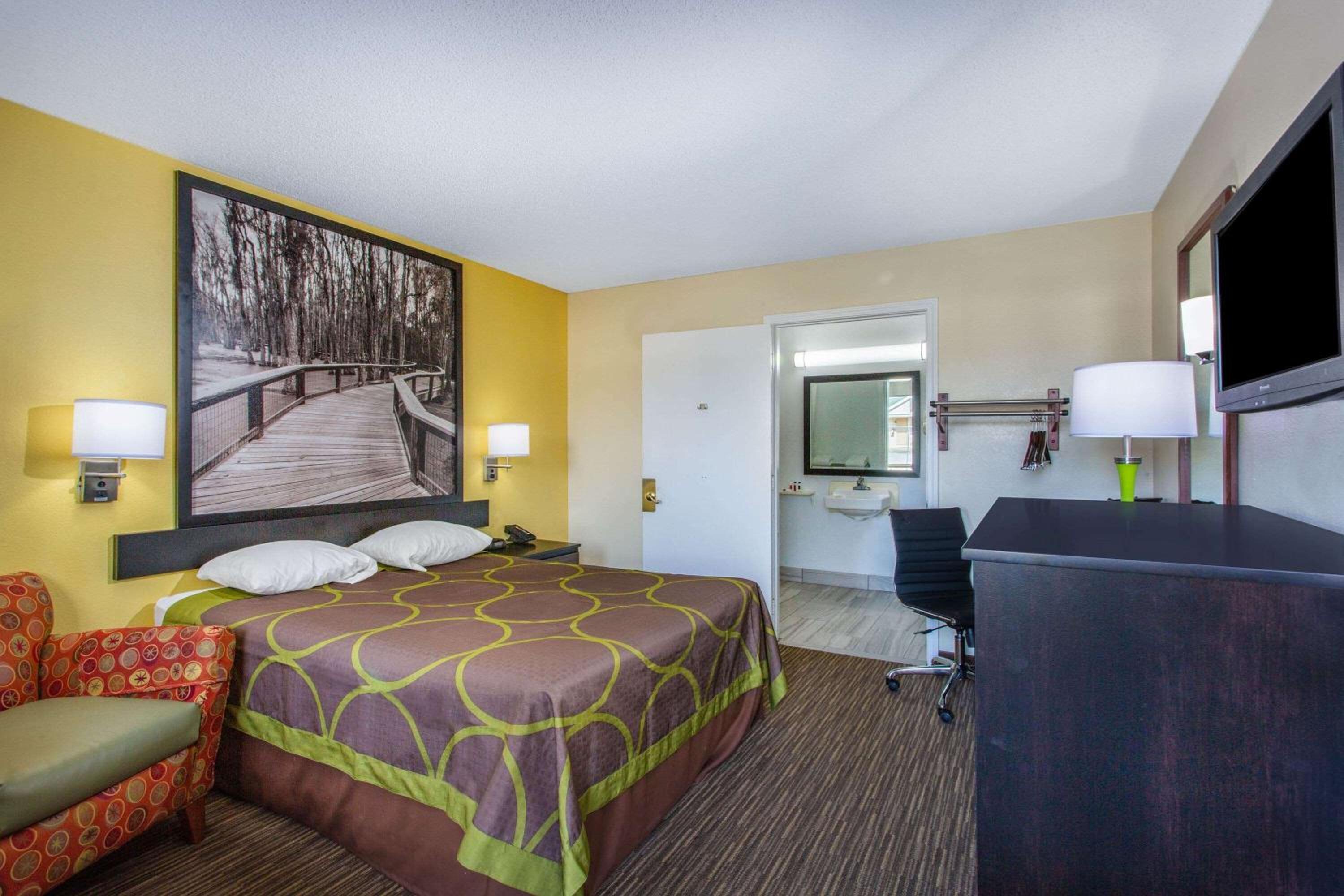 King Room - Mobility Accessible/Non-Smoking - Photo 8