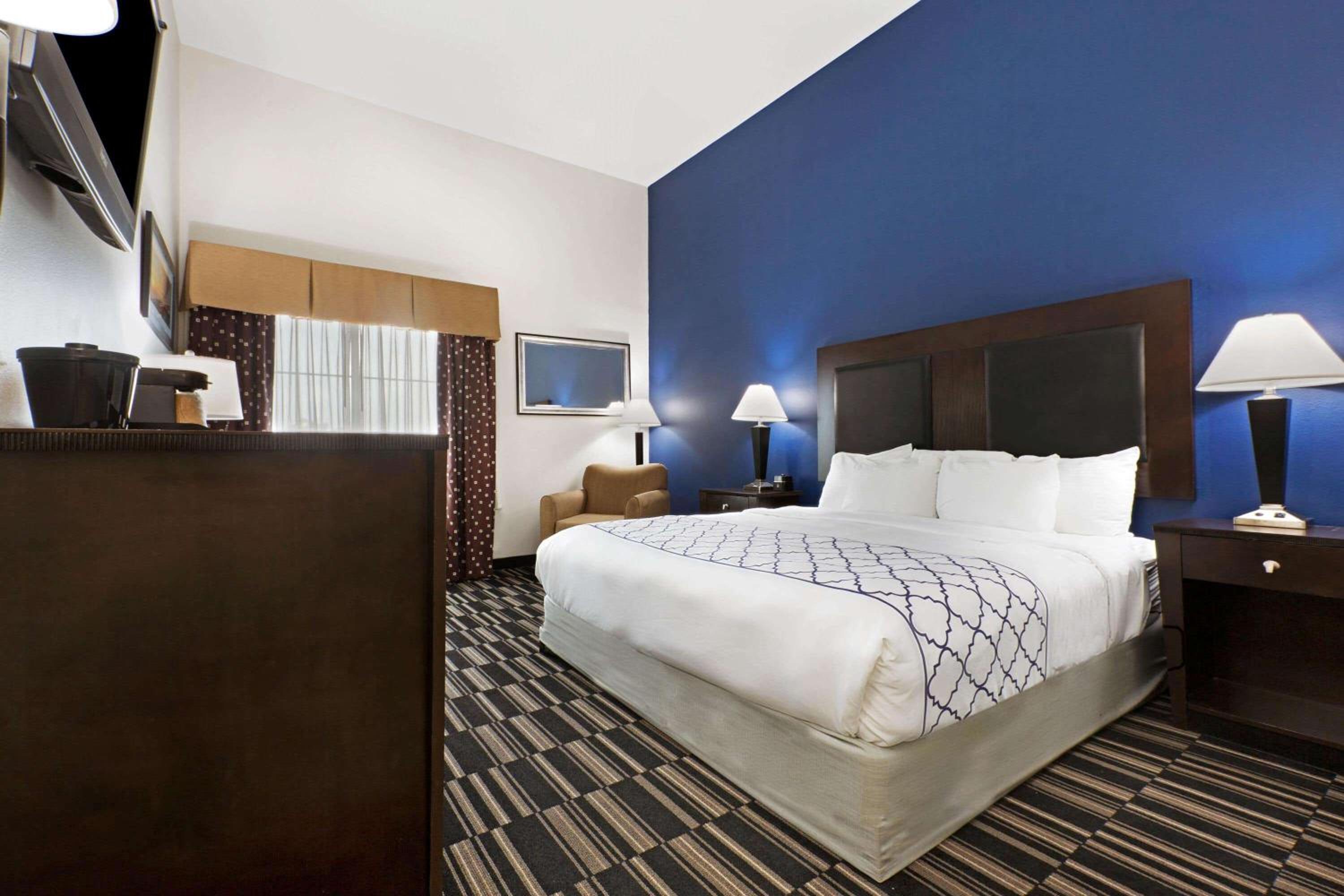 Deluxe King Room - Photo 2