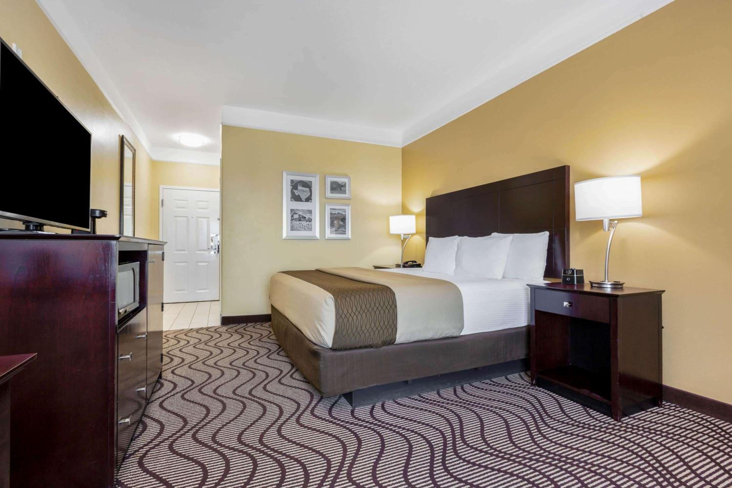 Deluxe King Room - Photo 3
