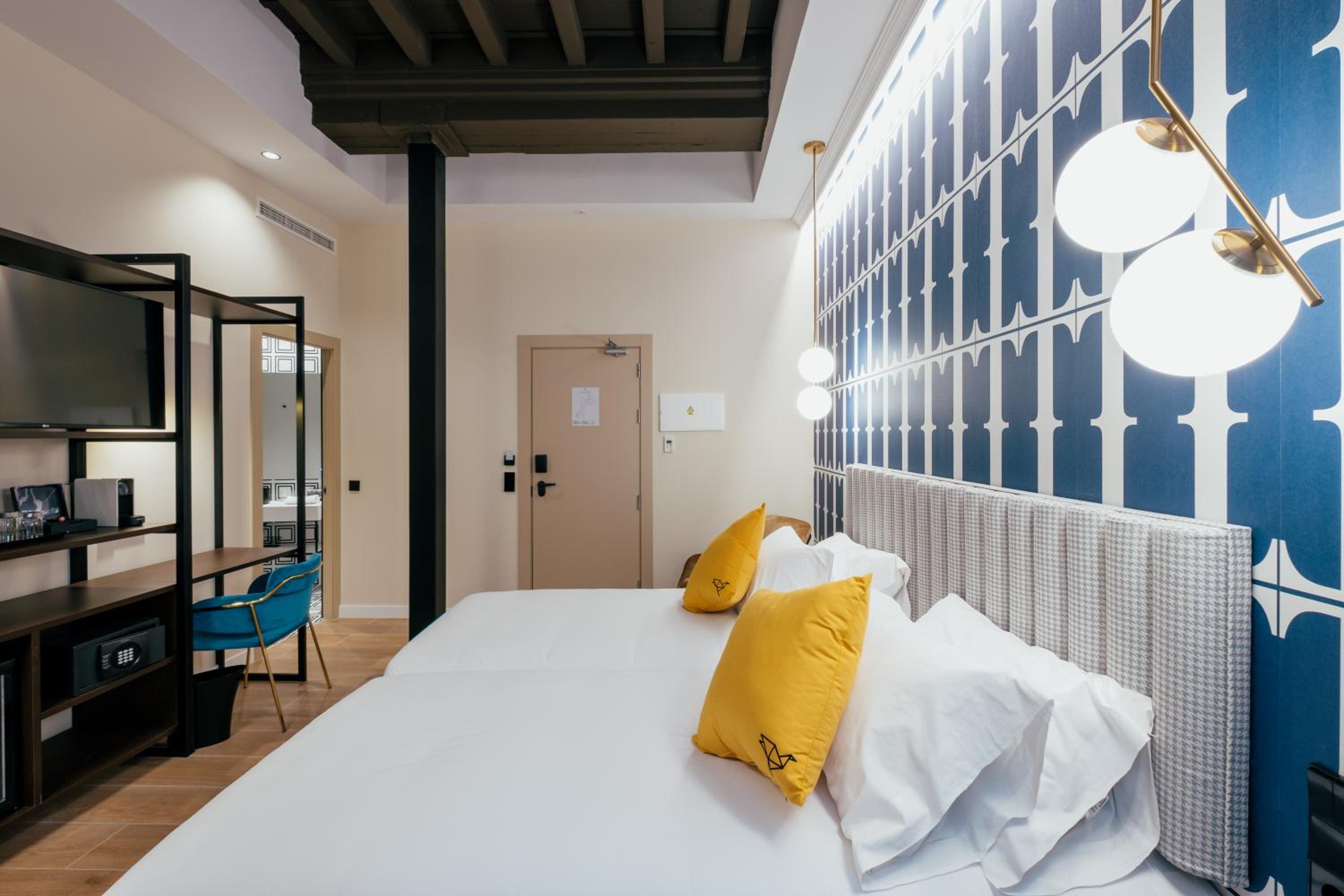 Standard Double or Twin Room - Photo 4