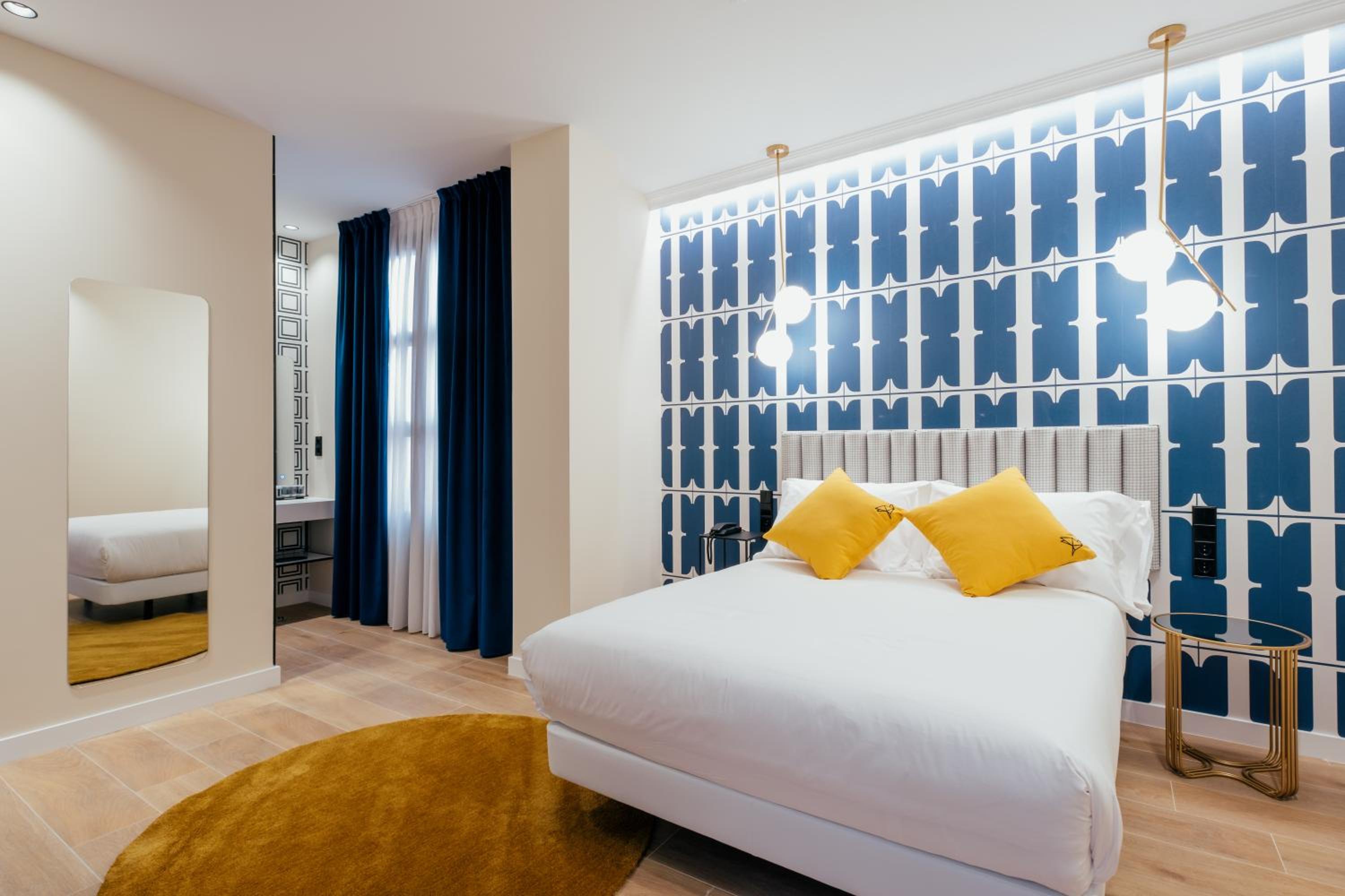 Standard Double or Twin Room - Photo 9
