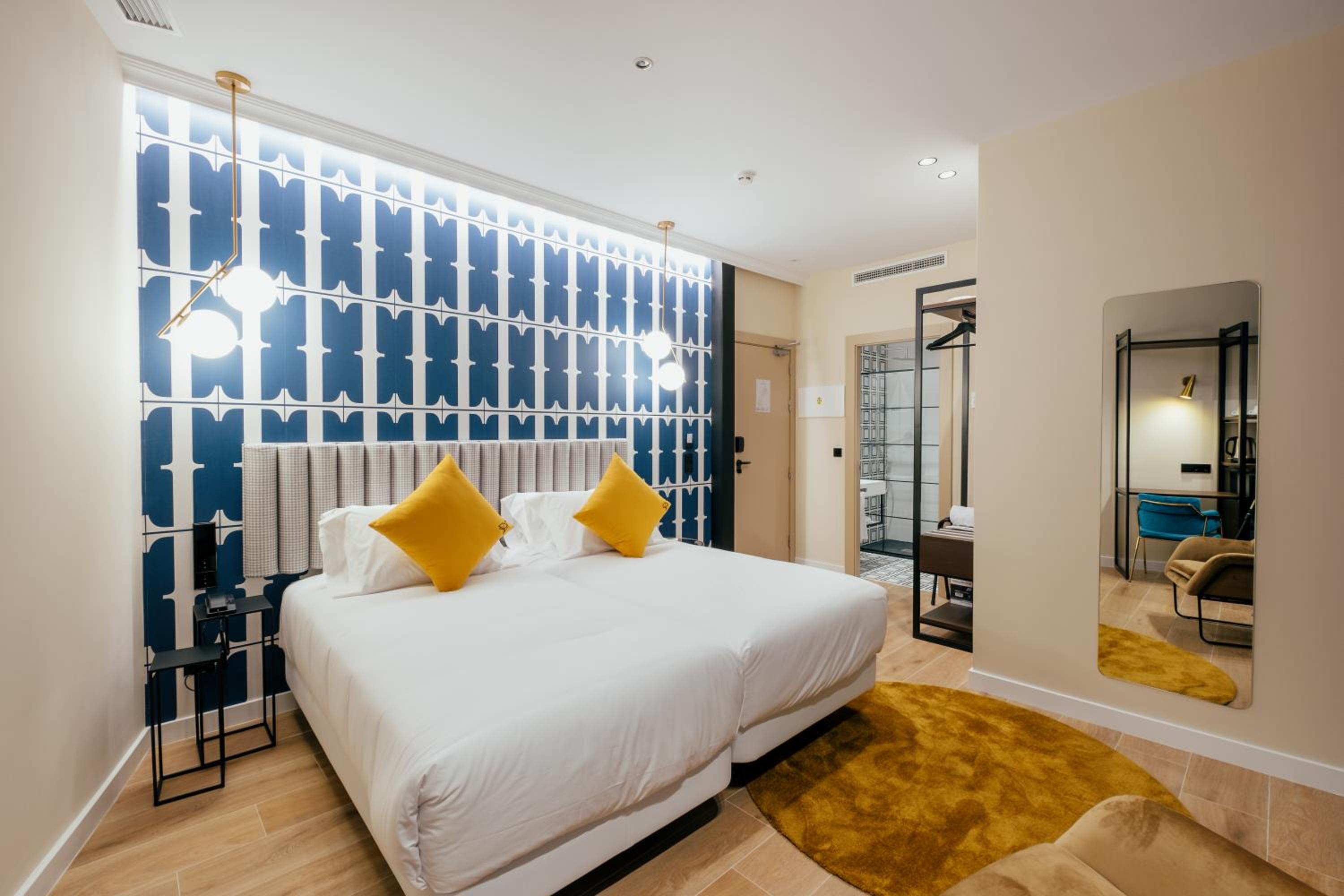 Standard Double or Twin Room - Photo 7