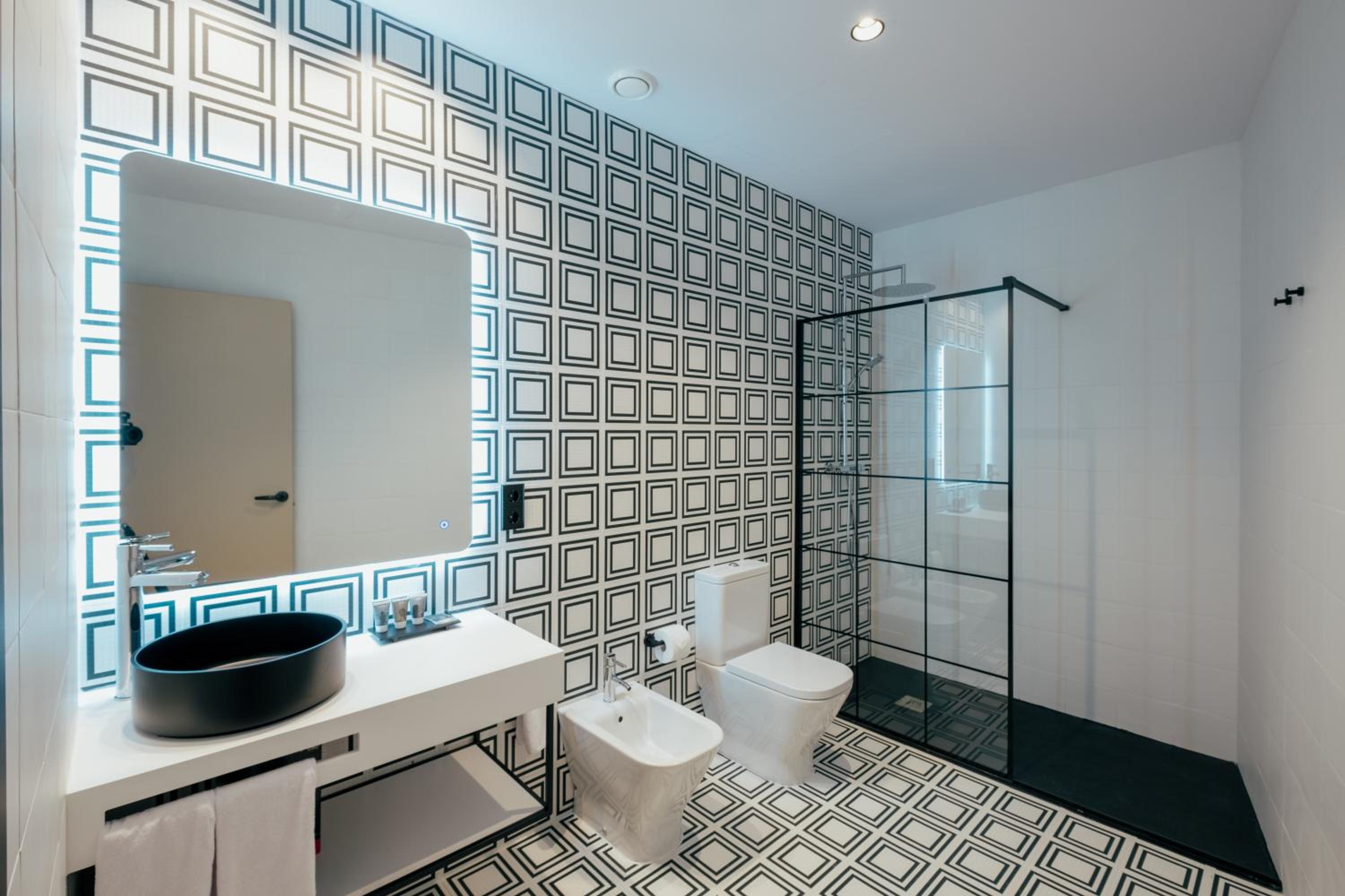 Standard Double or Twin Room - Photo 11