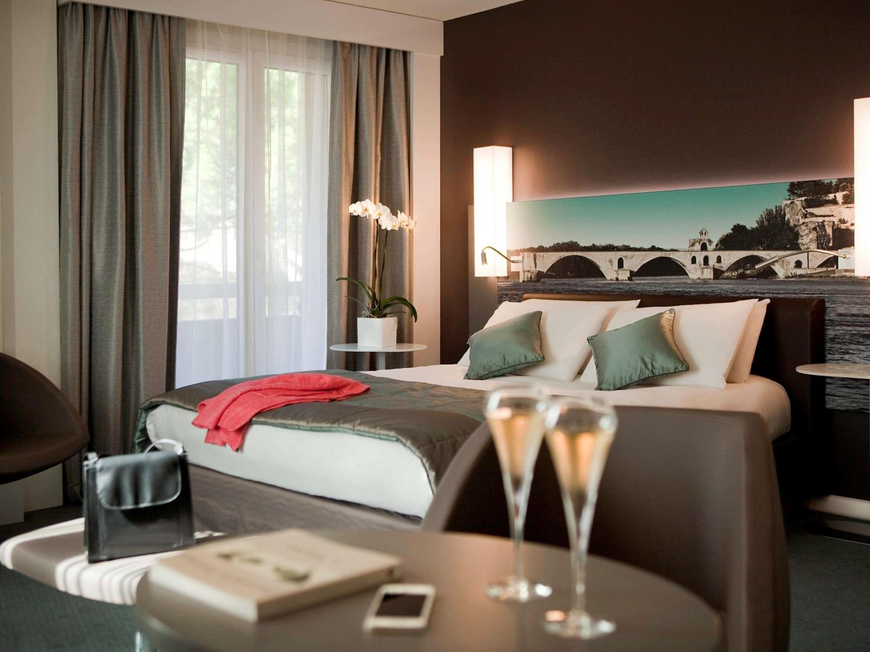 Privilege Room with a double bed and a sofa - Photo 1