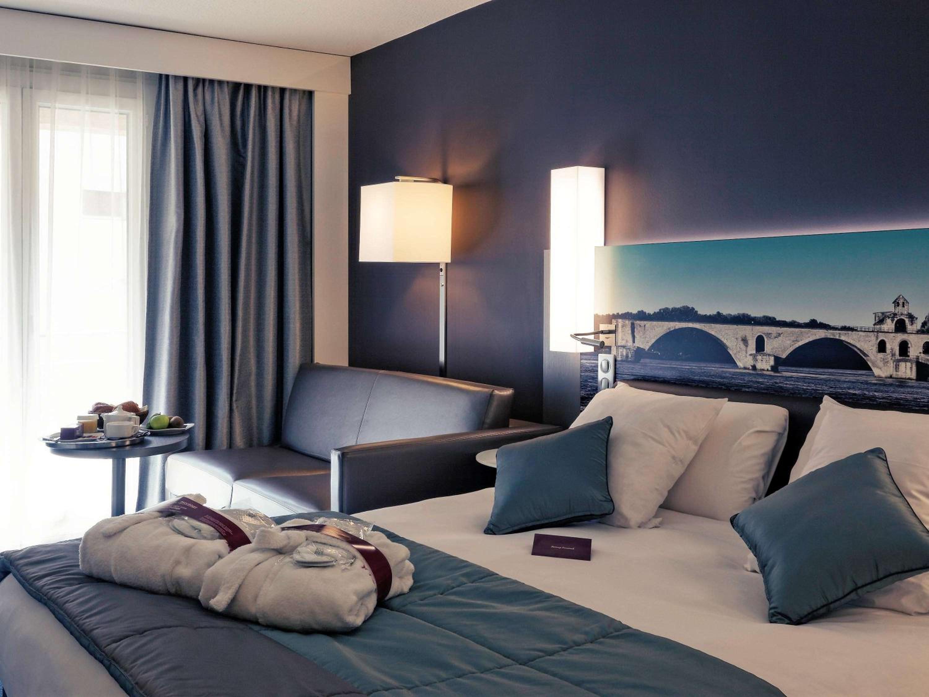 Privilege Room with a double bed and a sofa - Photo 2