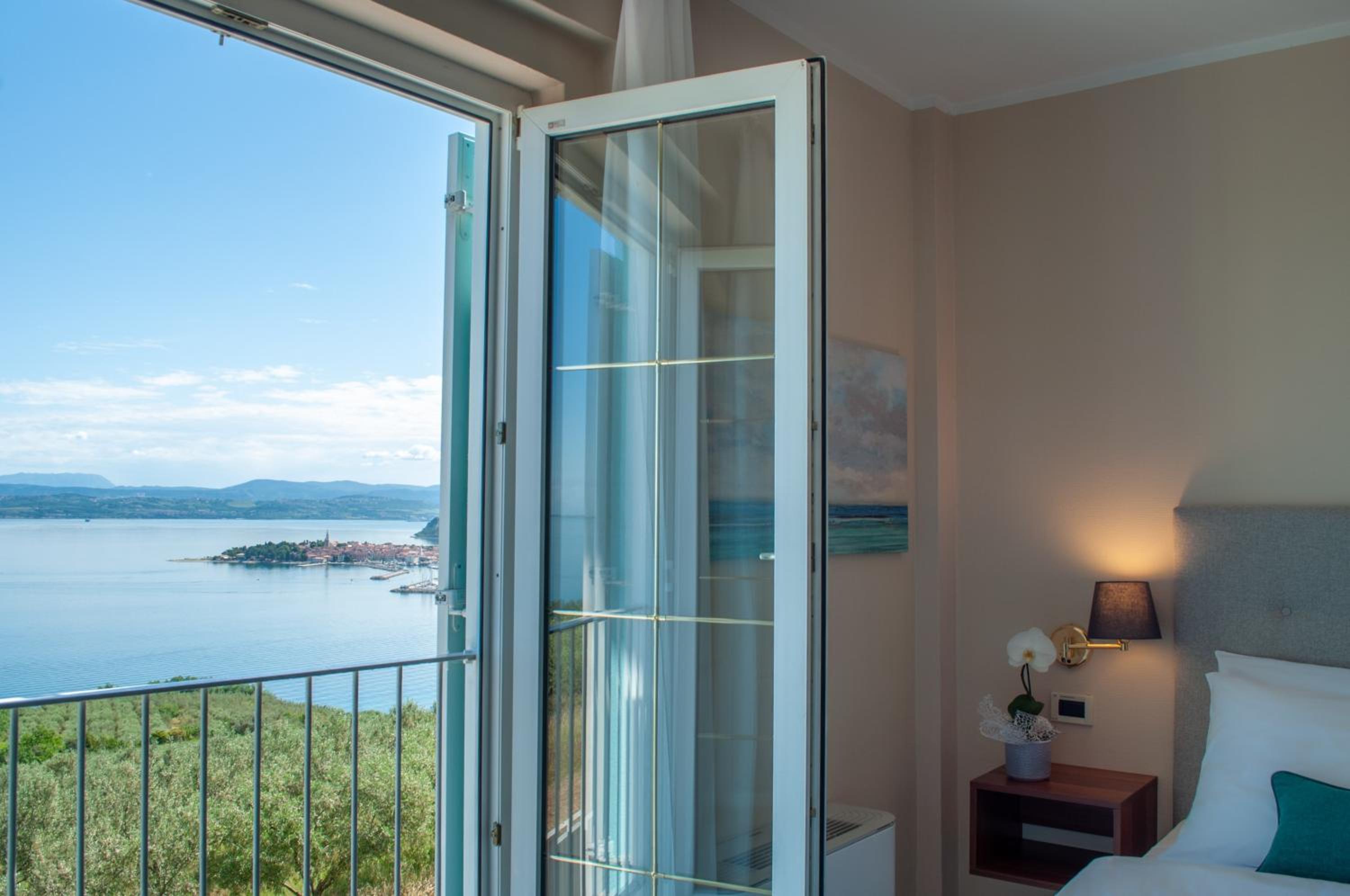 Standard Double or Twin Room with Balcony and Sea View (2 Adults) - Photo 6