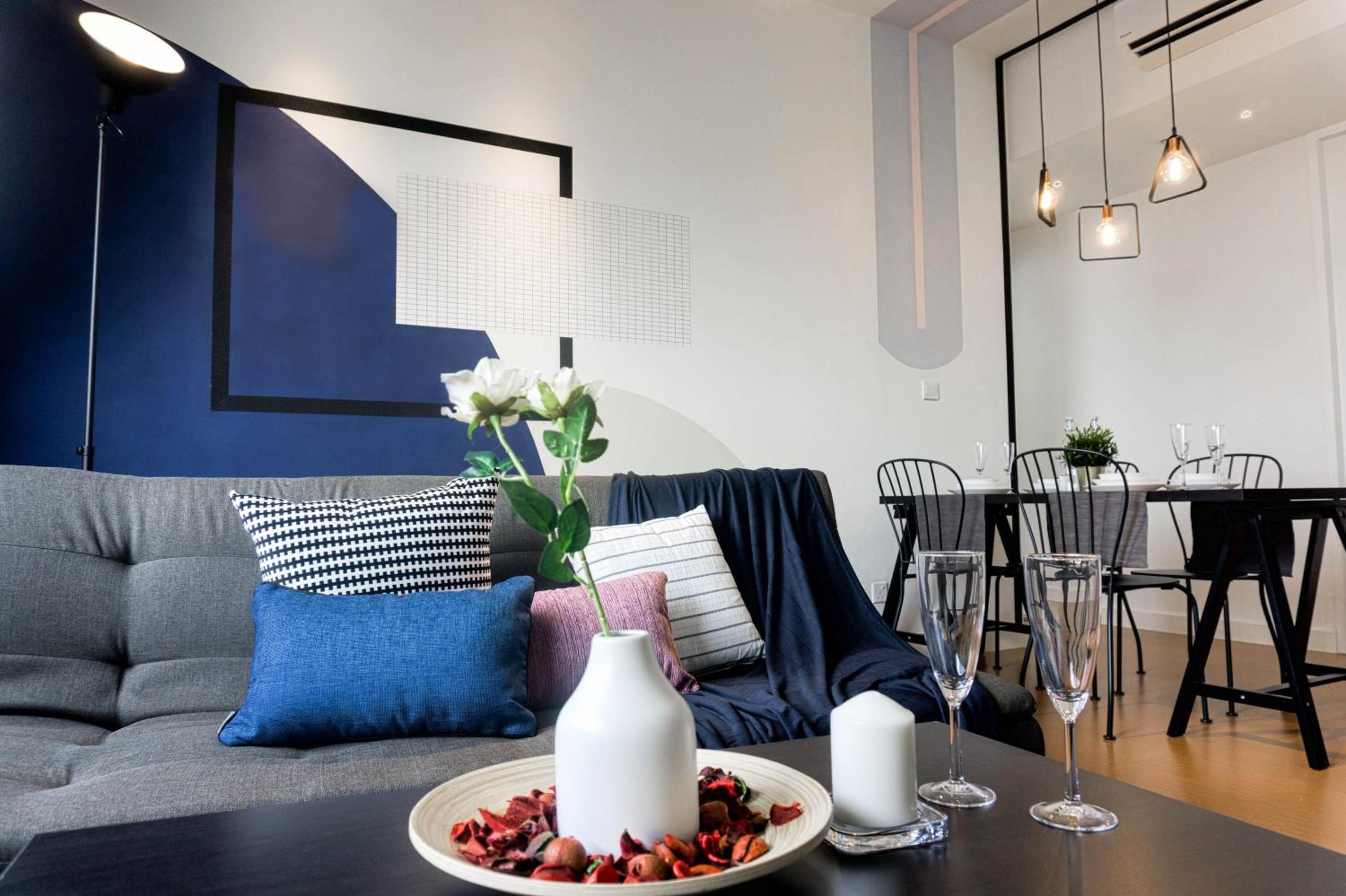 One-Bedroom Apartment - Photo 3