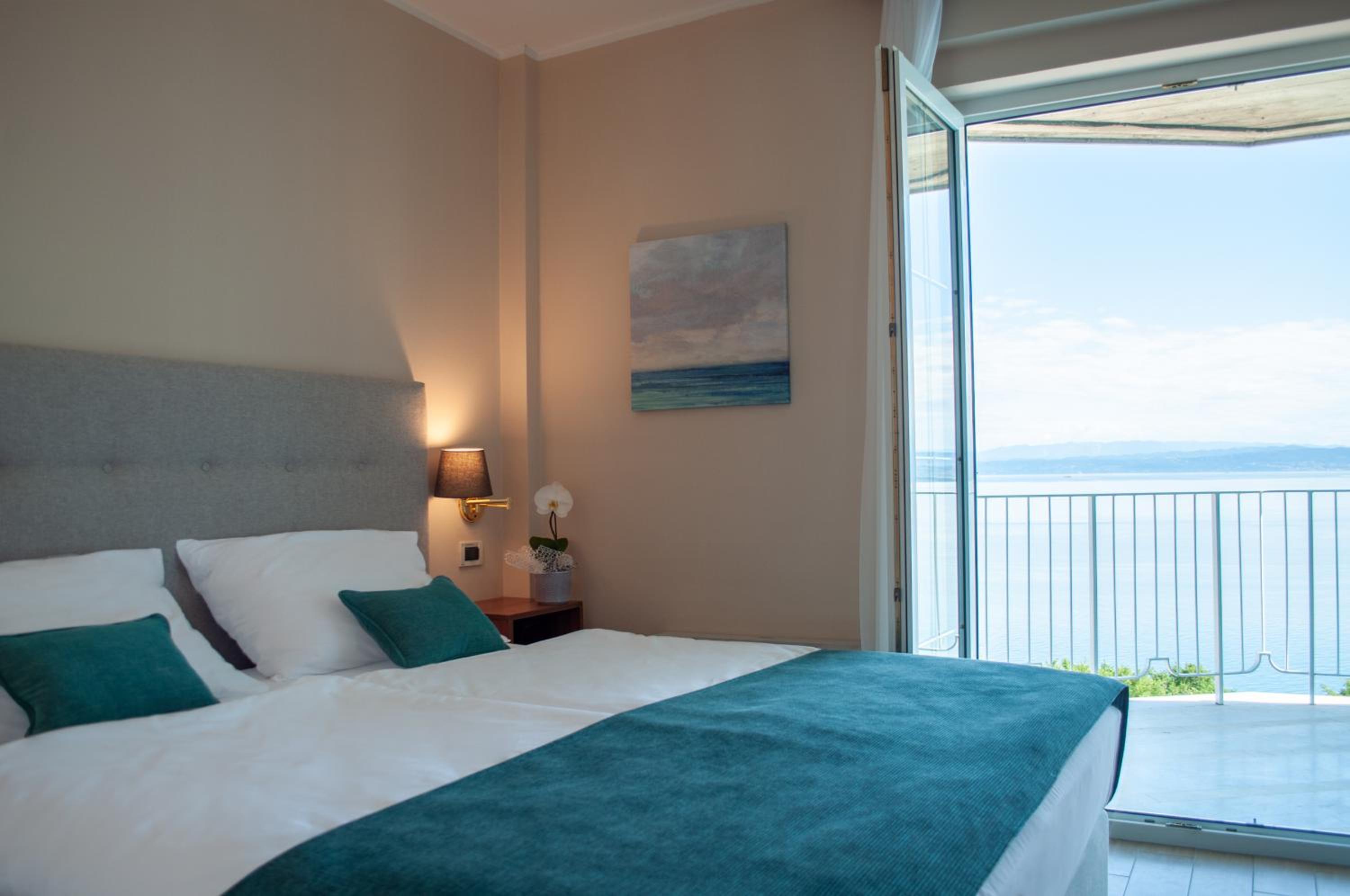 Standard Double or Twin Room with Balcony and Sea View (2 Adults) - Photo 7