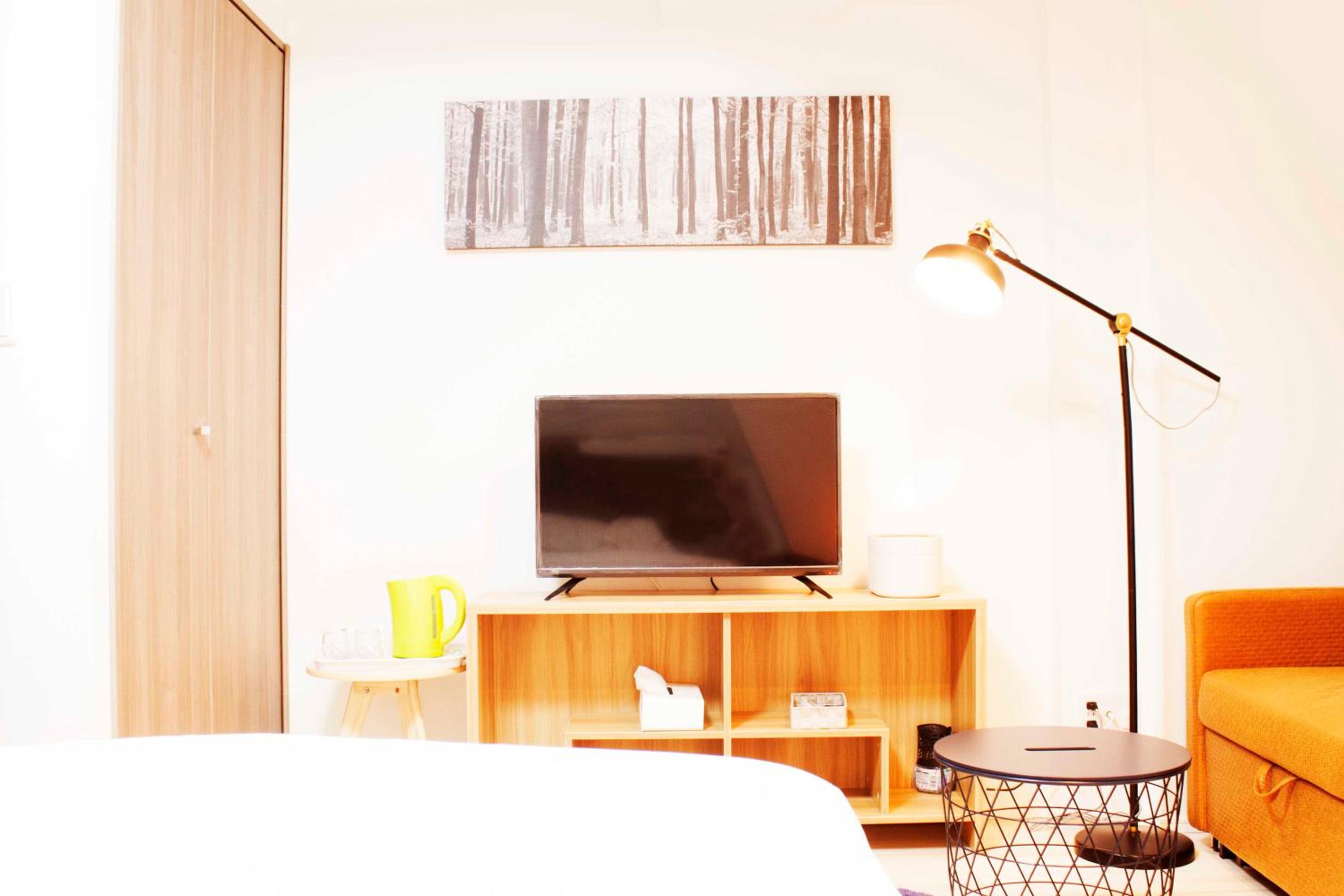 Deluxe Twin Room thumbnail 5