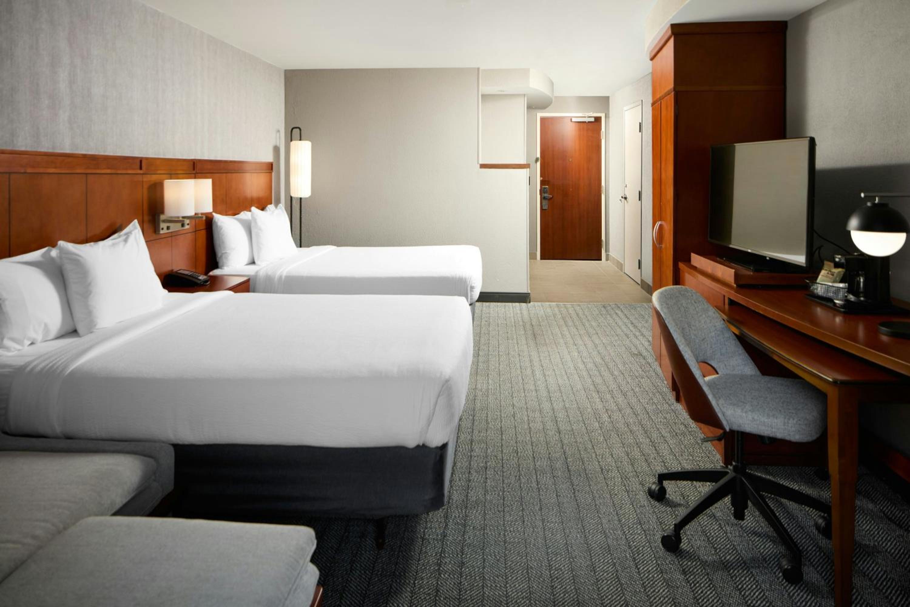 Queen Room with Two Queen Beds, Bathtub and Sofa Bed - Mobility Access/Hearing Accessible