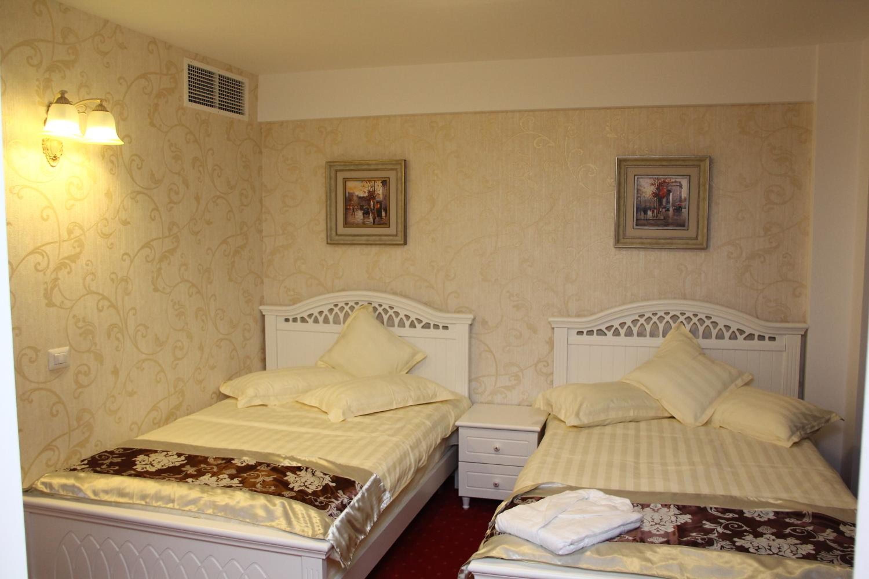 Standard Double or Twin Room photo 3