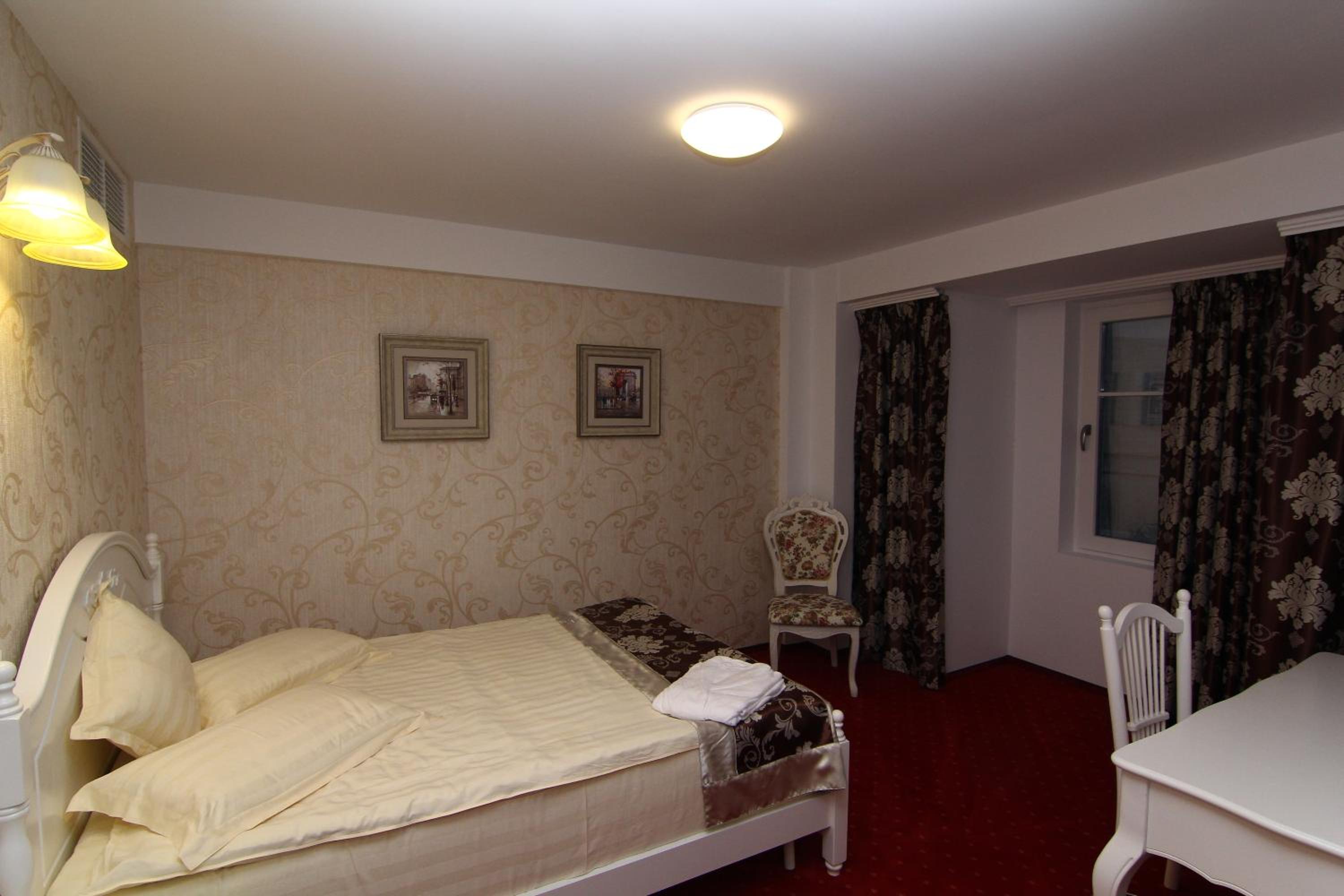 Standard Double or Twin Room photo 1