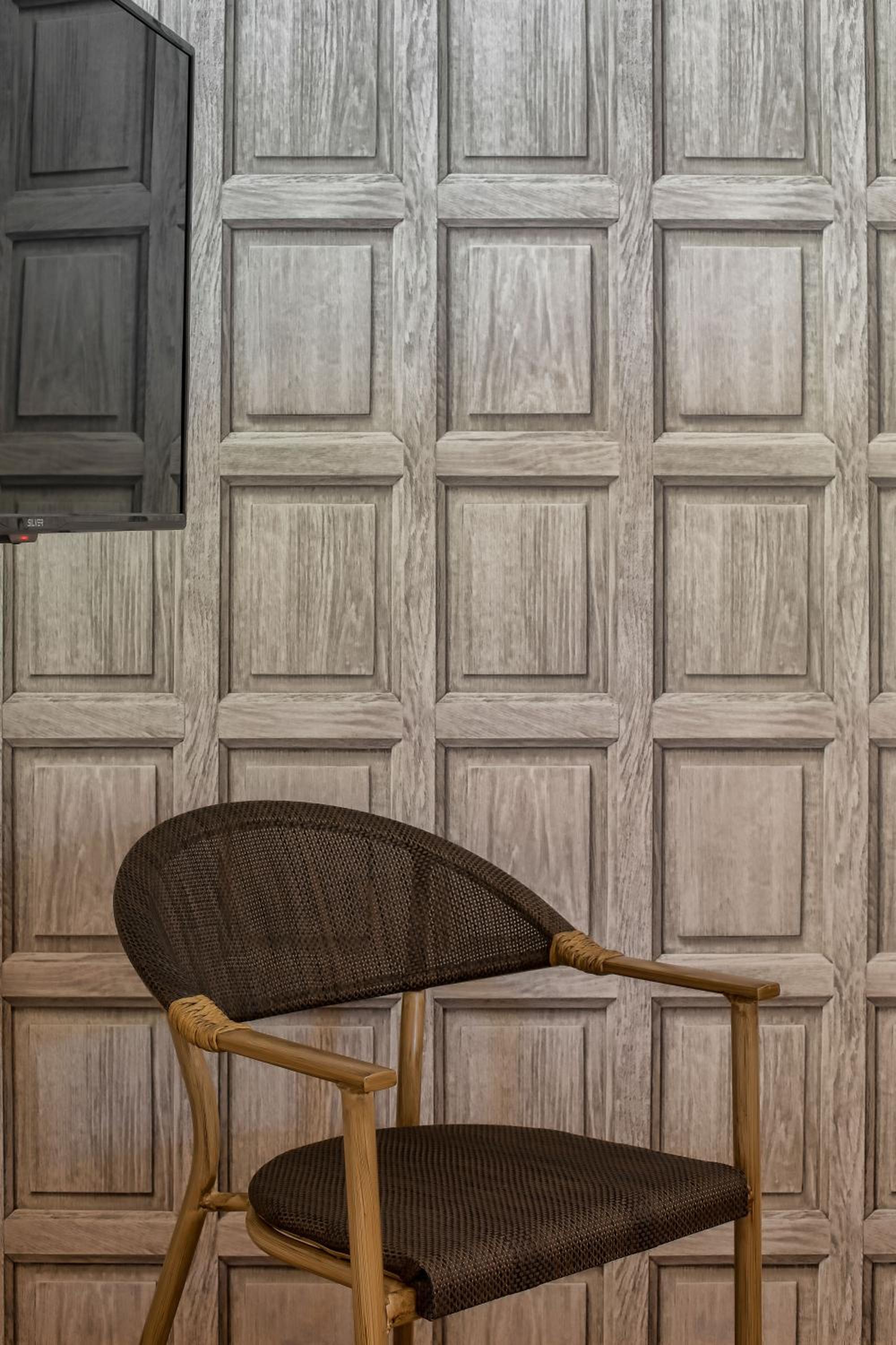 King Suite with Balcony - Photo 2