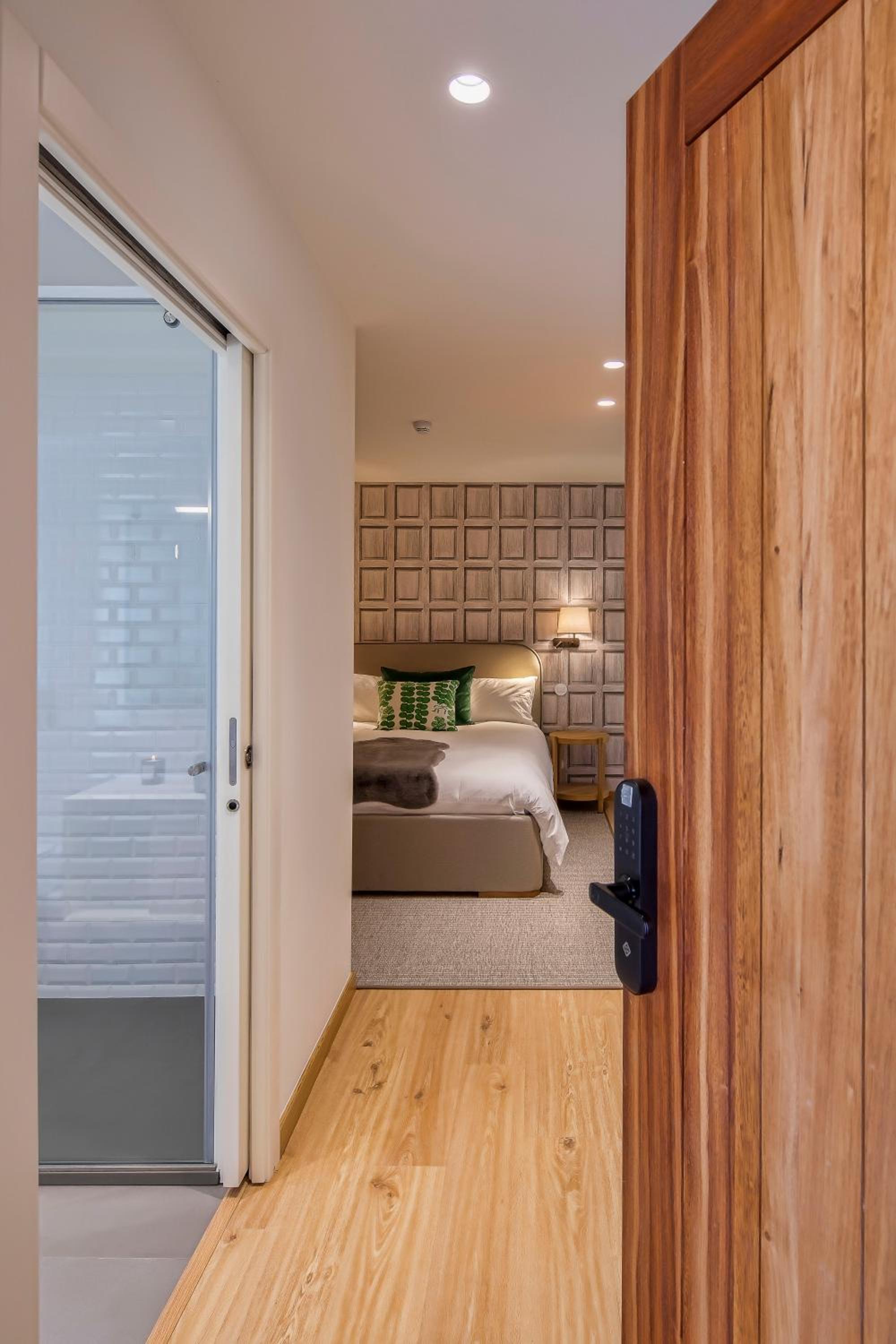King Suite with Balcony photo 1