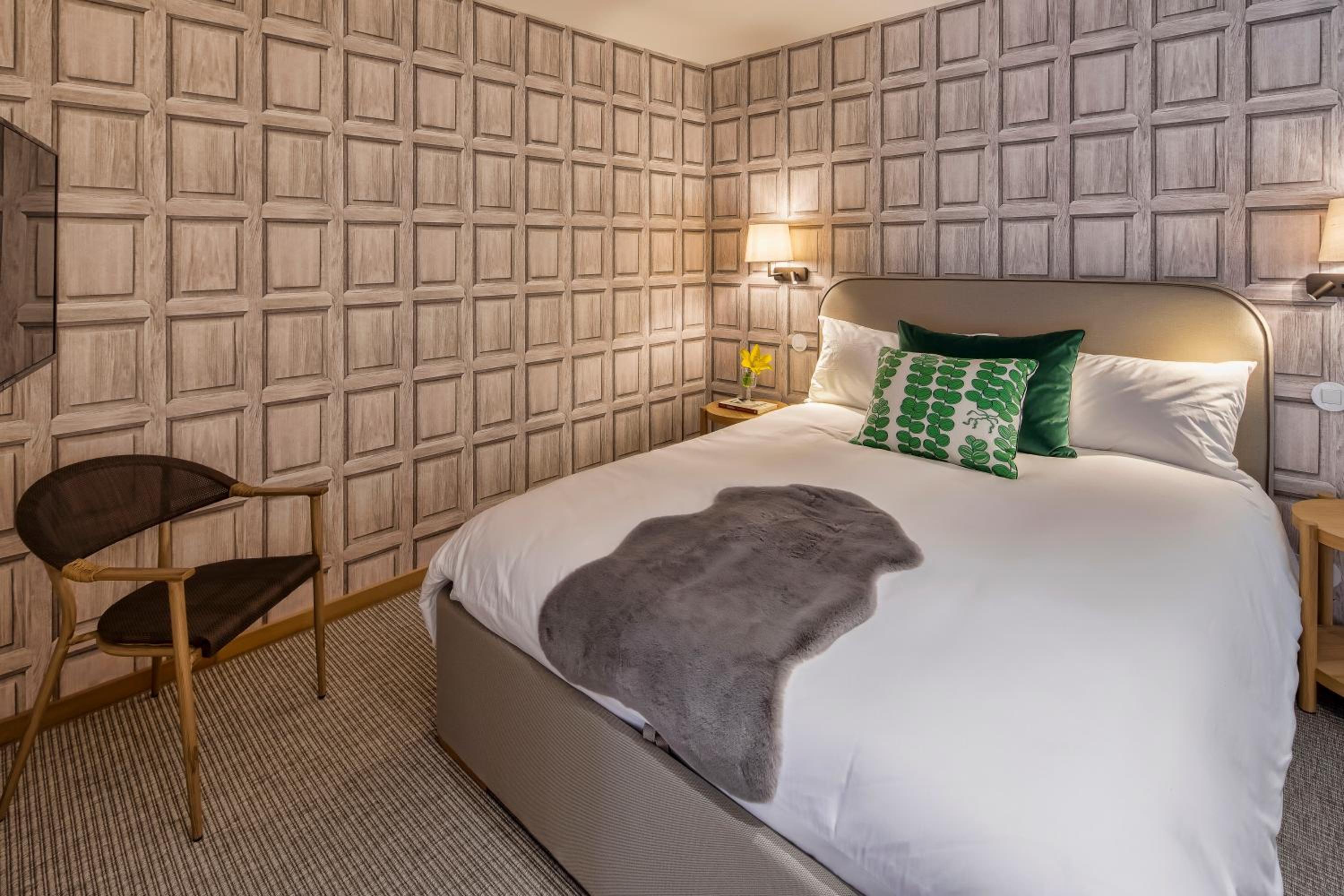 King Suite with Balcony - Photo 1