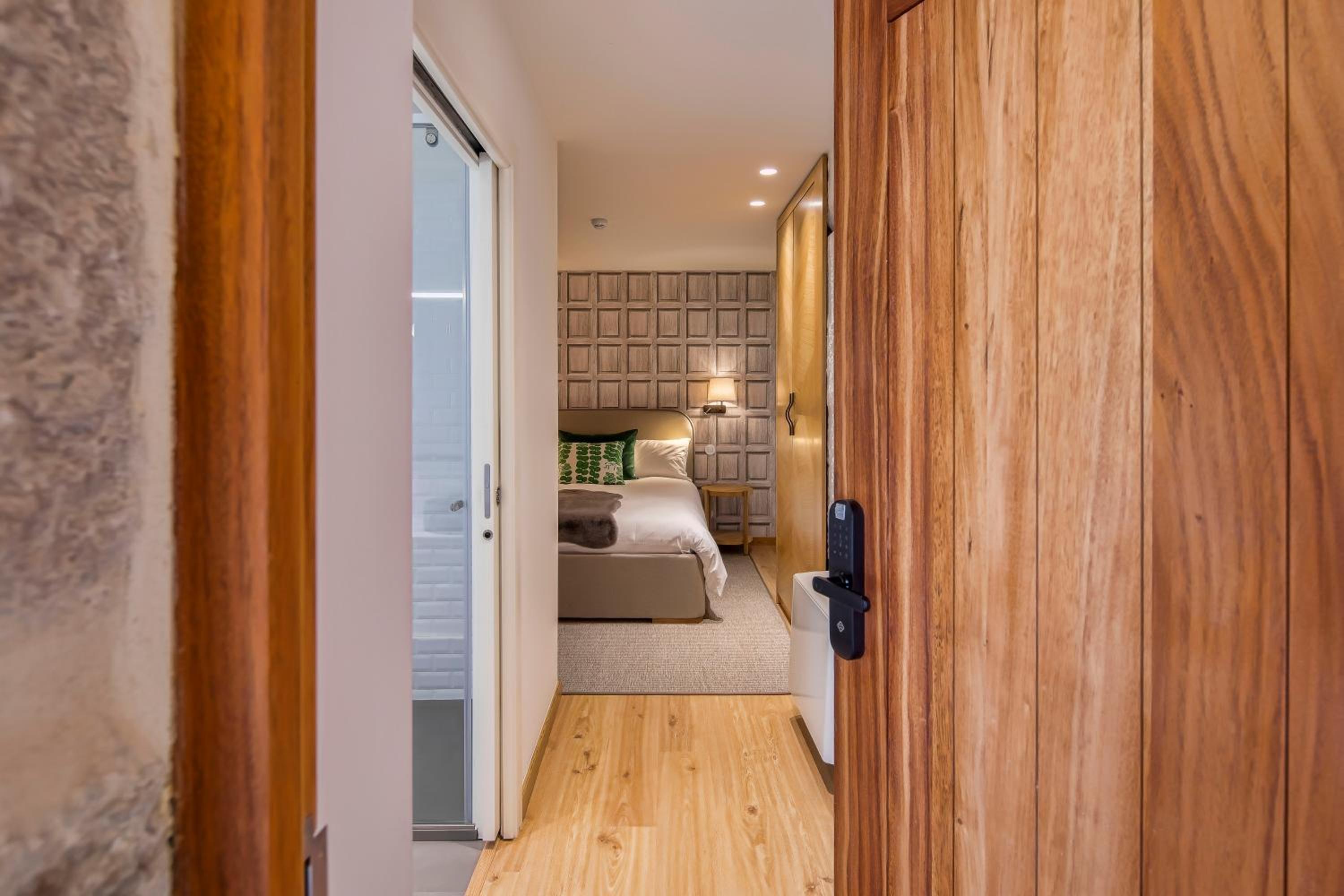 King Suite with Balcony photo 2